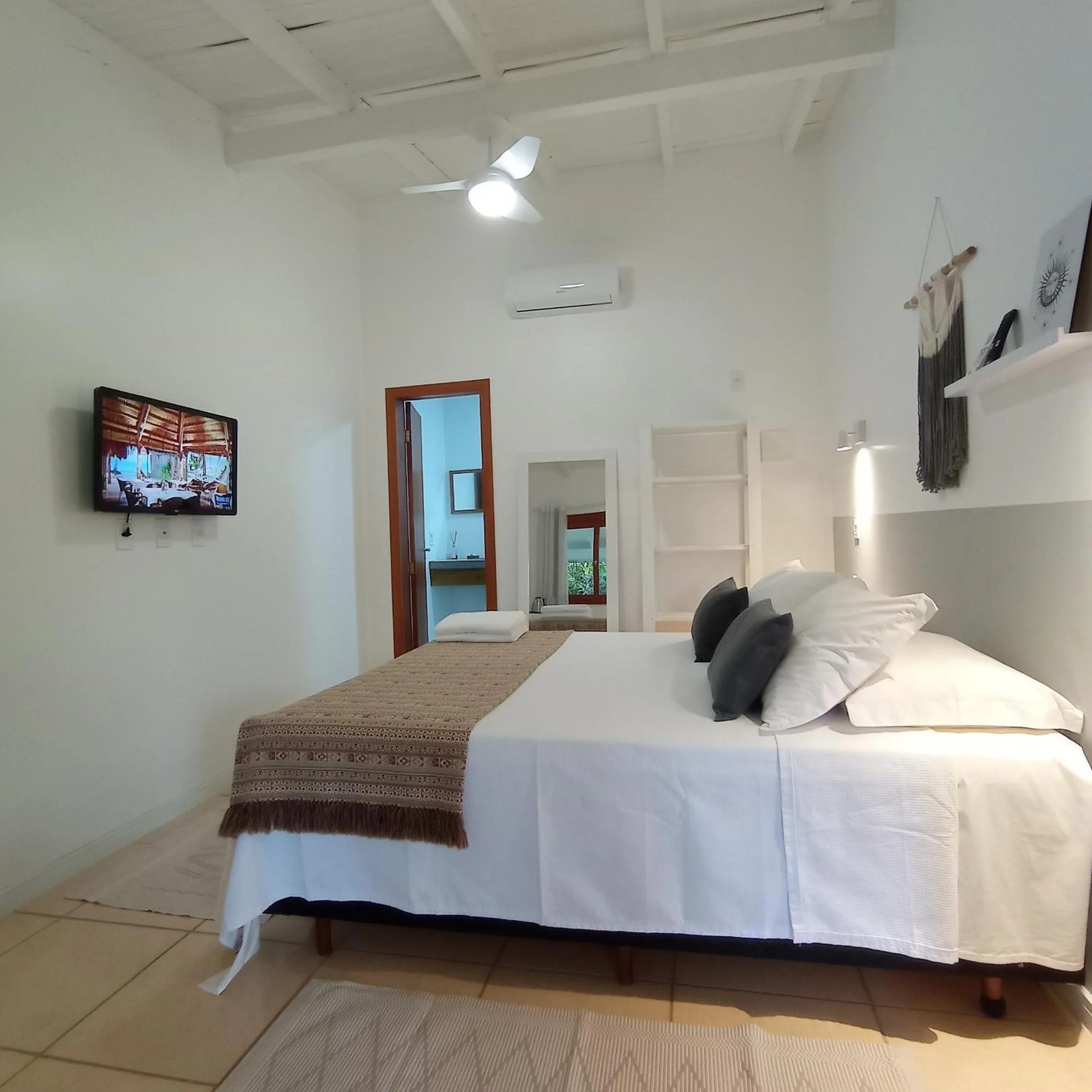 Bedroom, Bed in Pousada la Boheme Guarda do Embaú - SC