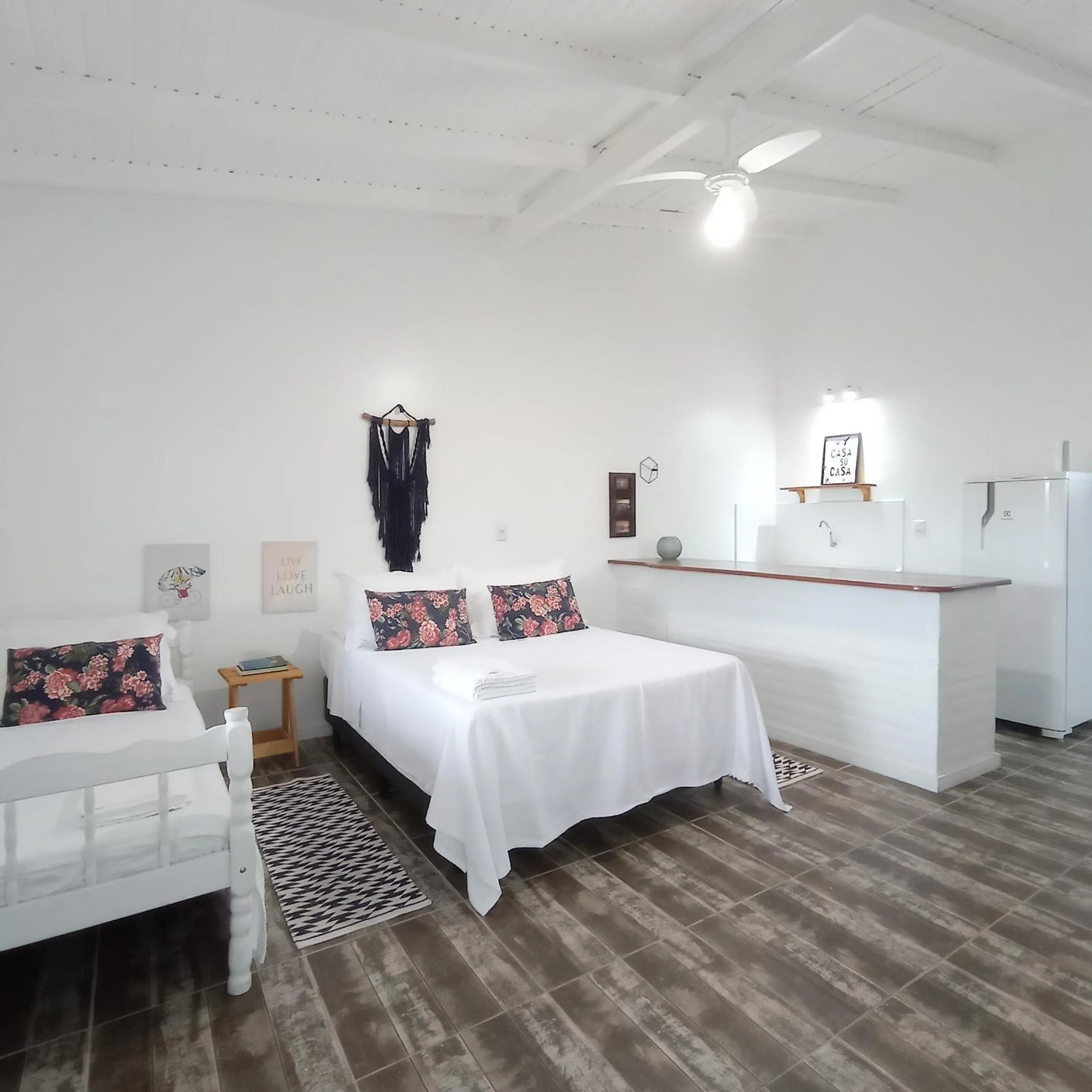 Photo of the whole room, Bed in Pousada la Boheme Guarda do Embaú - SC