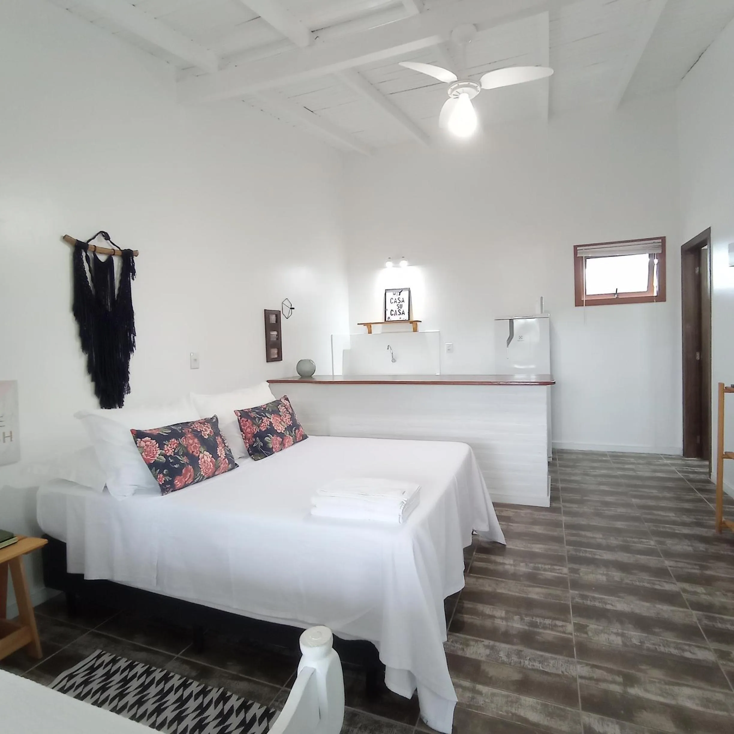 Photo of the whole room, Bed in Pousada la Boheme Guarda do Embaú - SC