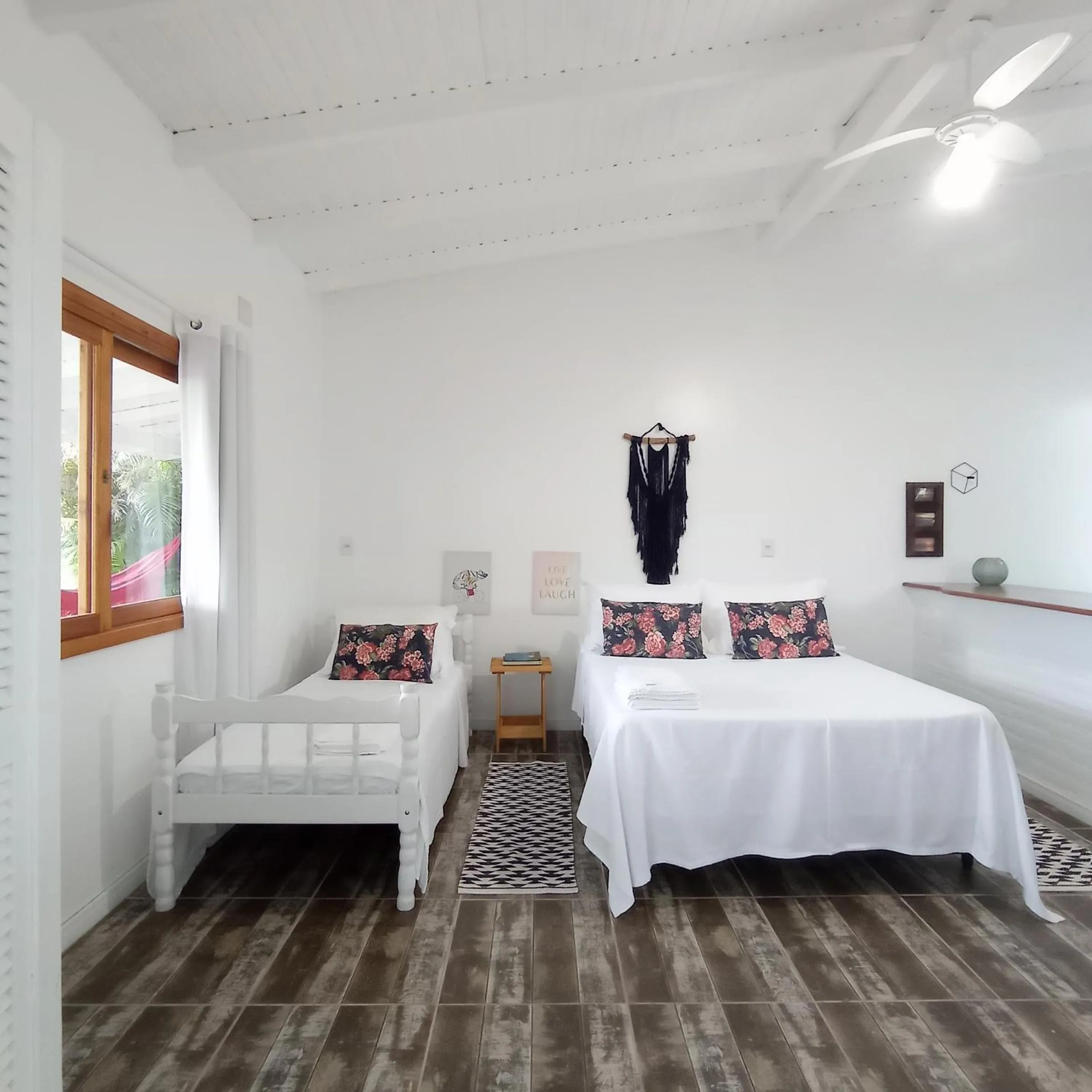 Photo of the whole room, Bed in Pousada la Boheme Guarda do Embaú - SC