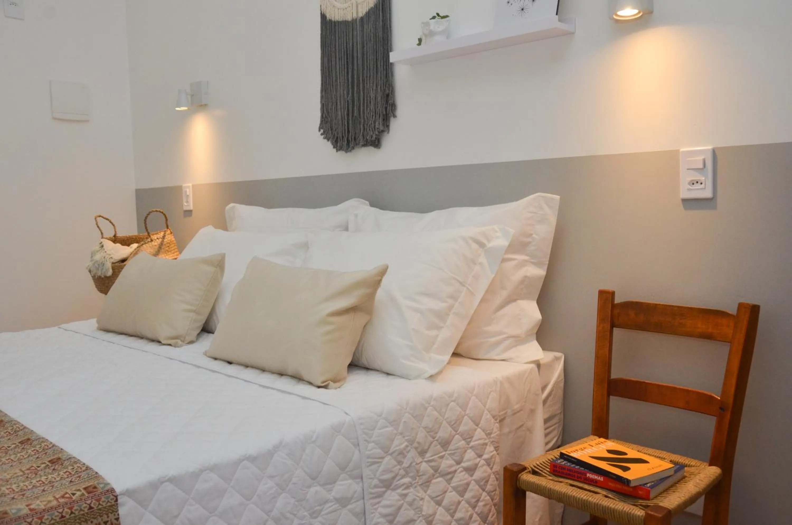 Photo of the whole room, Bed in Pousada la Boheme Guarda do Embaú - SC