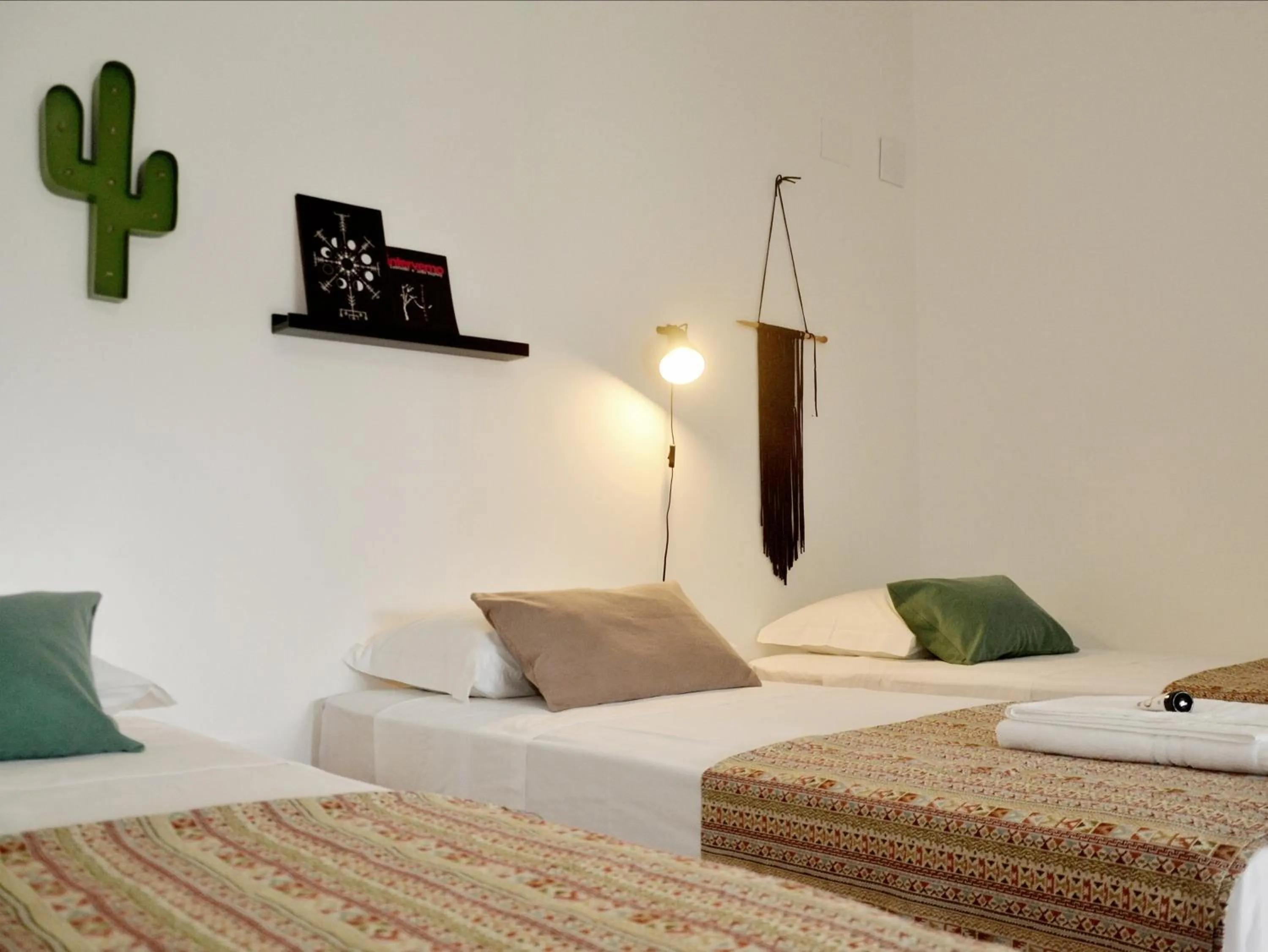 Photo of the whole room, Bed in Pousada la Boheme Guarda do Embaú - SC