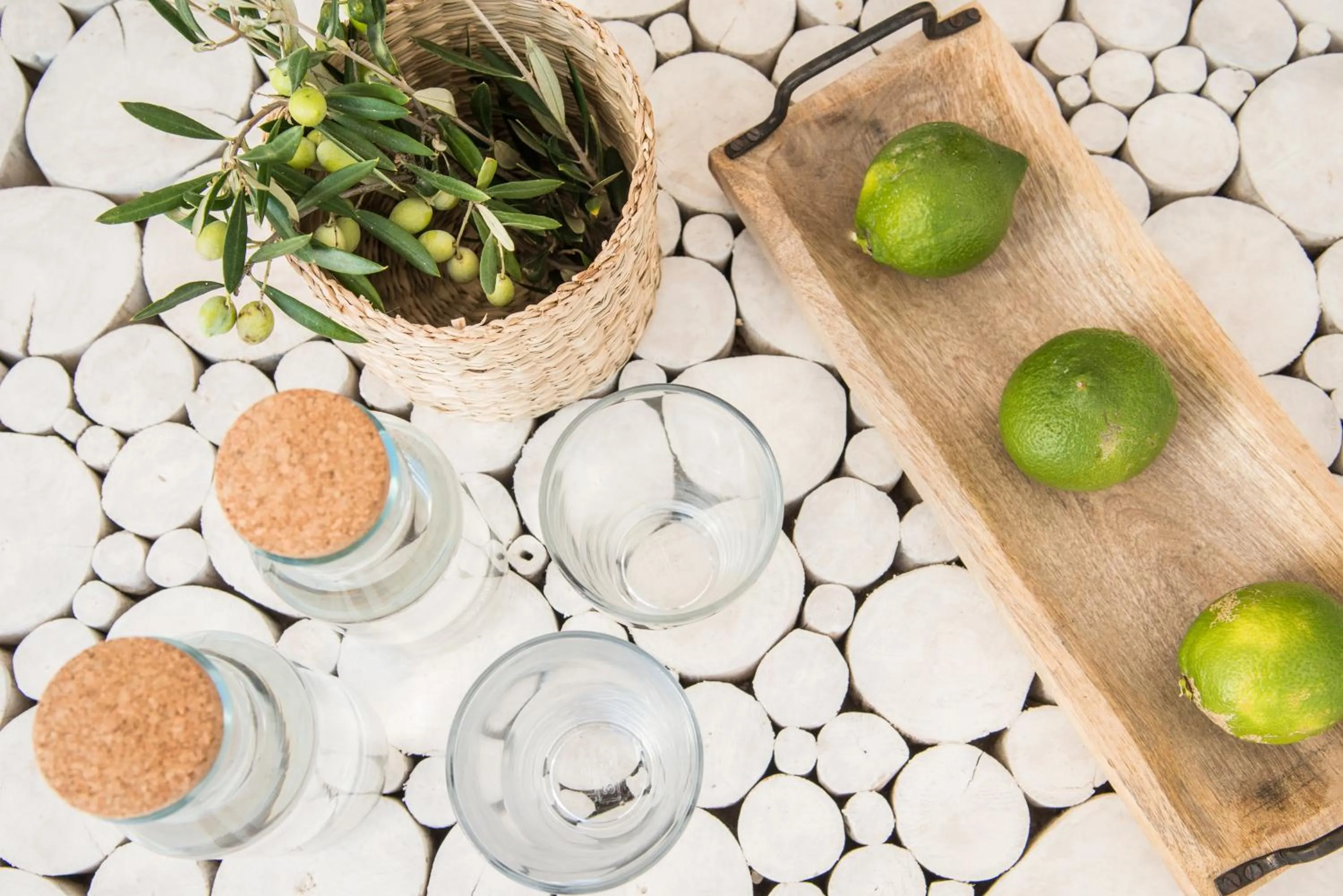 Food in Perla Suites - Delmar Collection