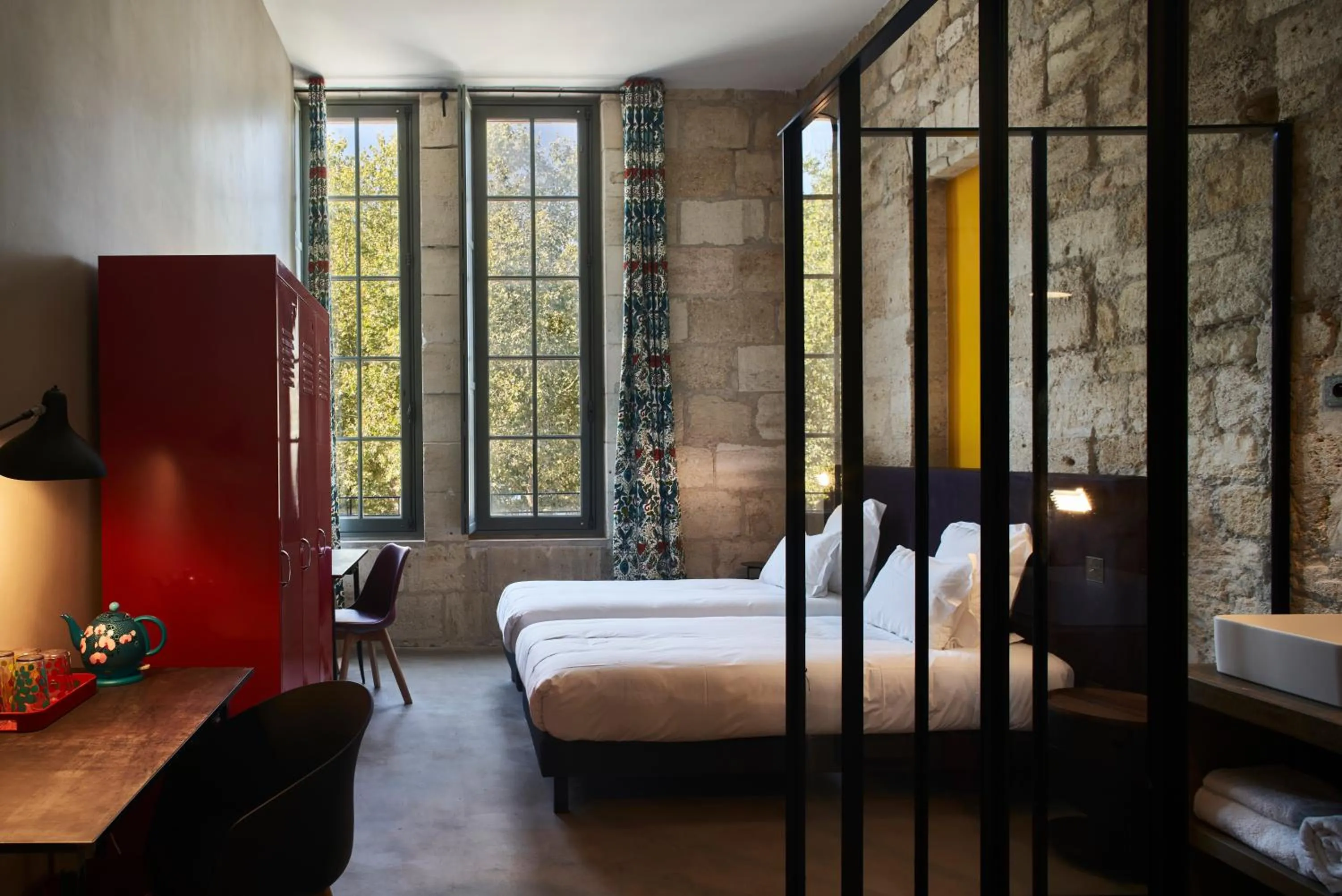 Shower, Bed in Hotel La Zoologie & Spa Bordeaux