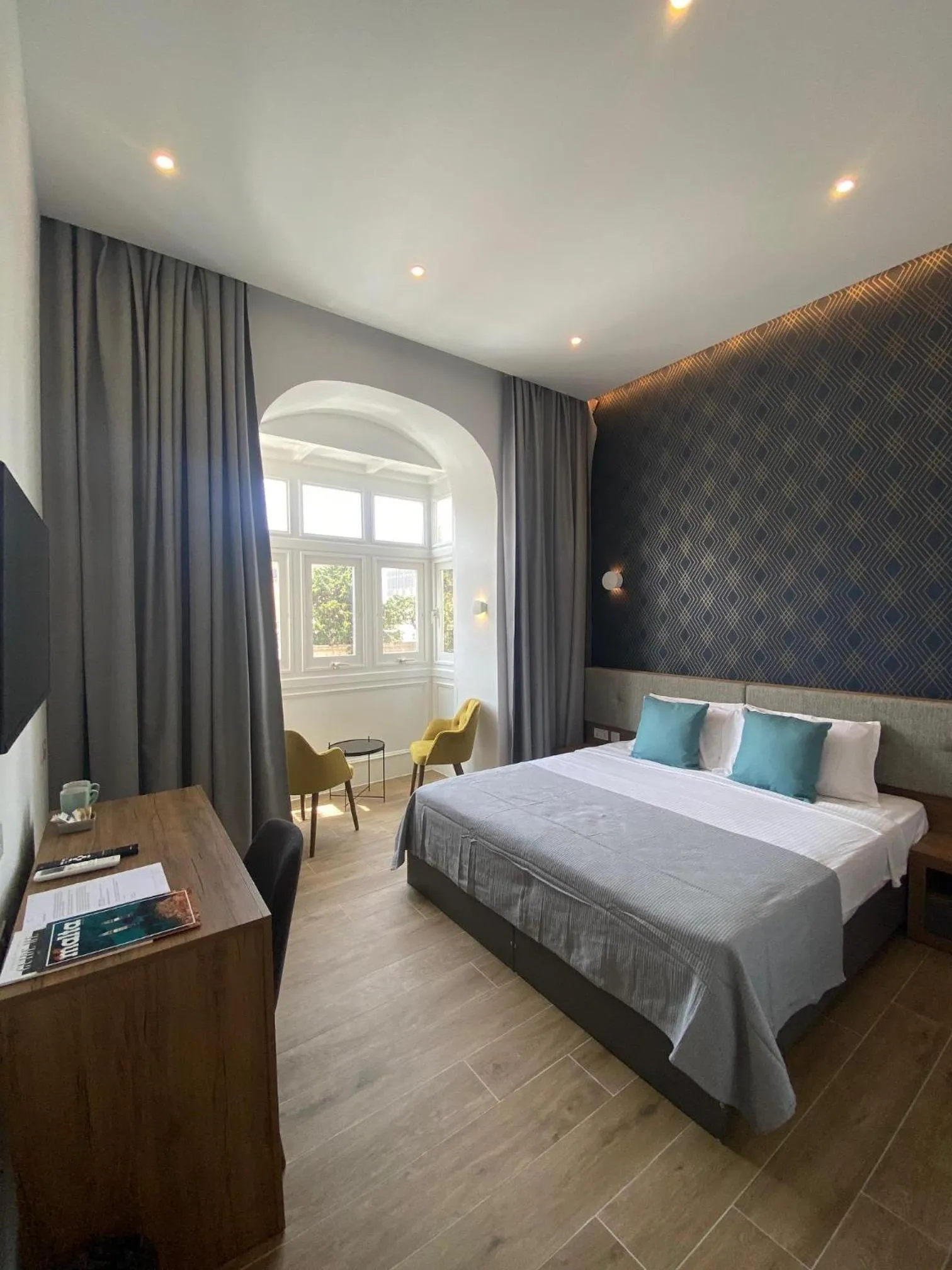 Bed in Tritoni Valletta Boutique Hotel