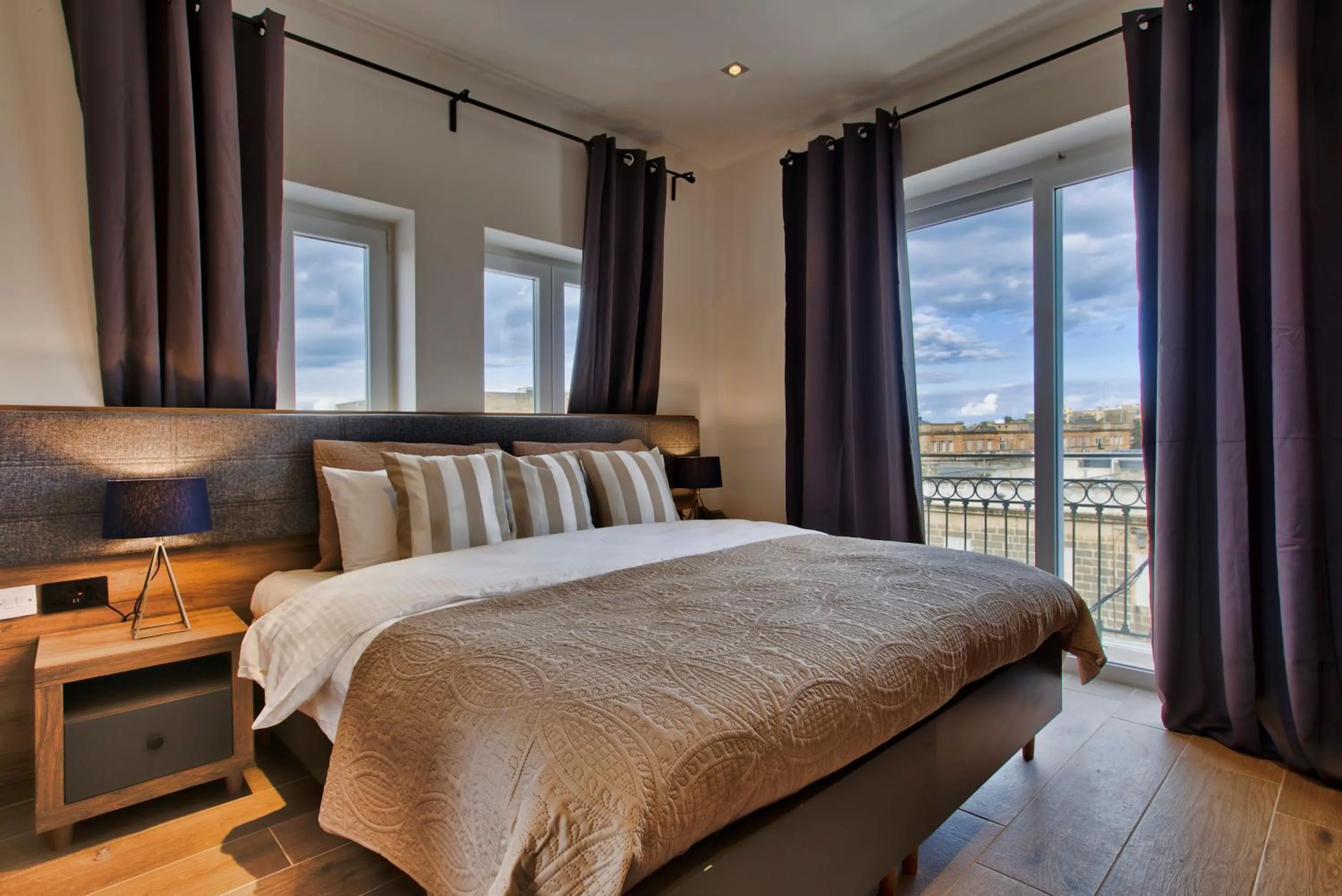 Bed in Tritoni Valletta Boutique Hotel