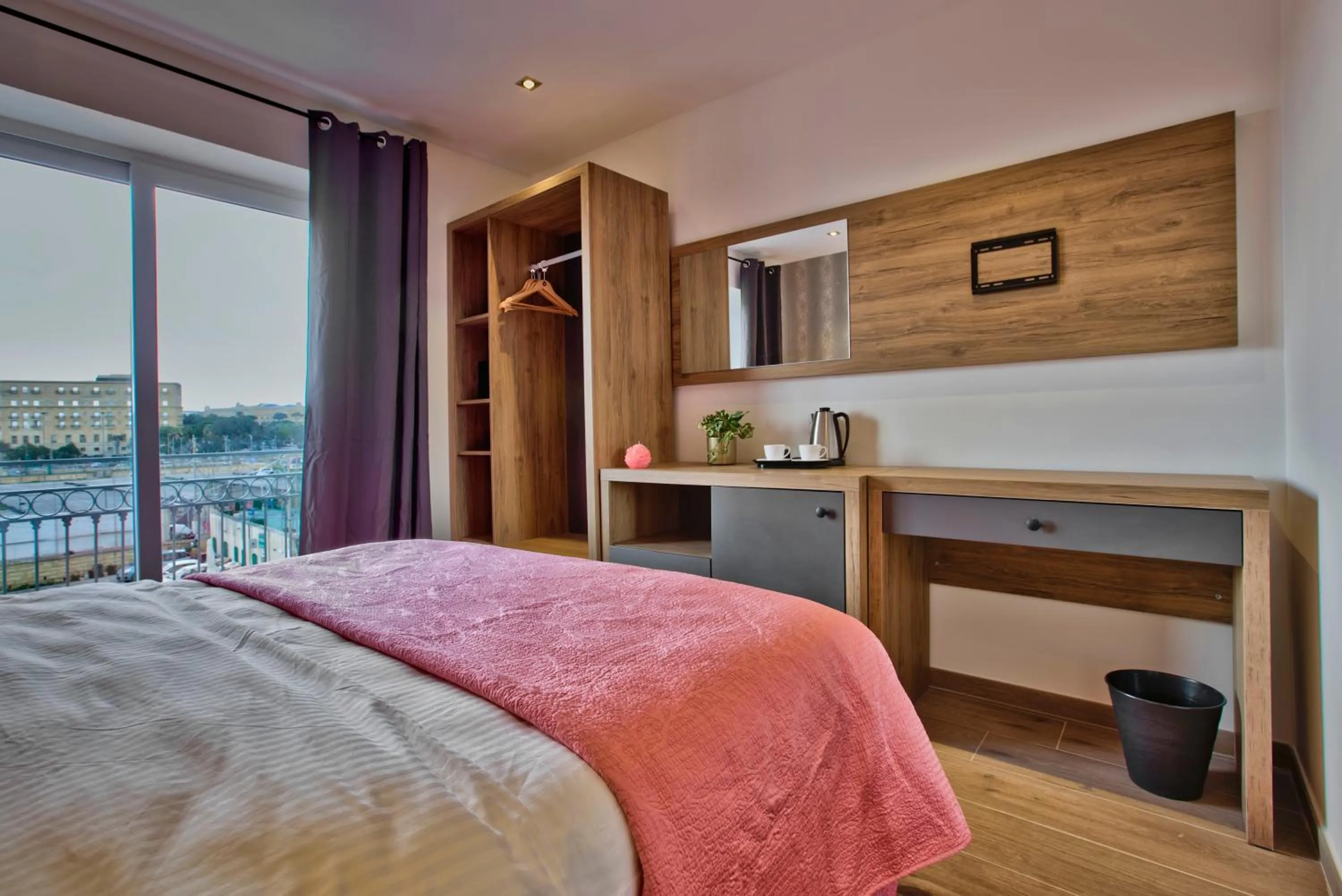 Coffee/tea facilities, Bed in Tritoni Valletta Boutique Hotel