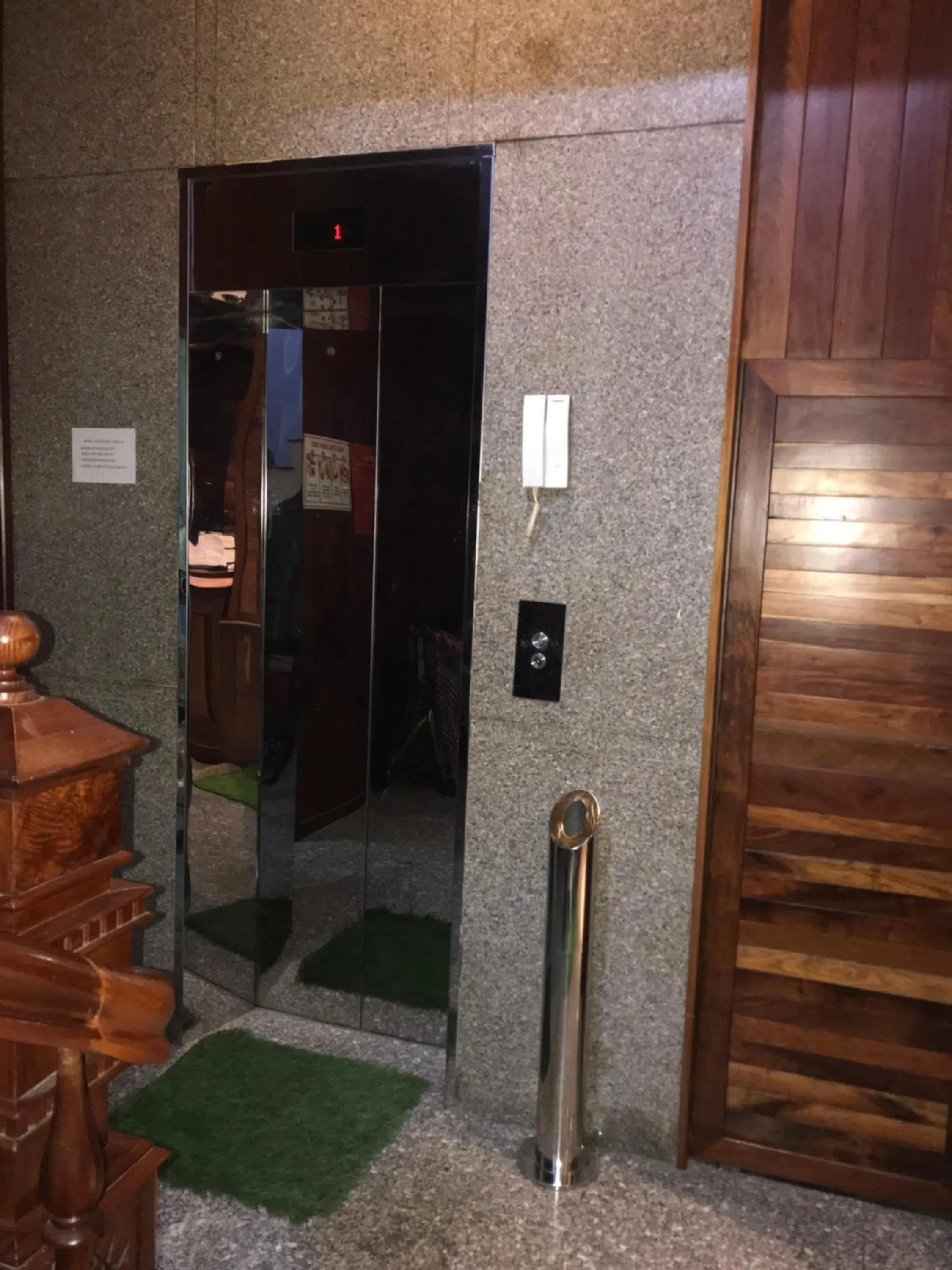 elevator in Salyna Motel