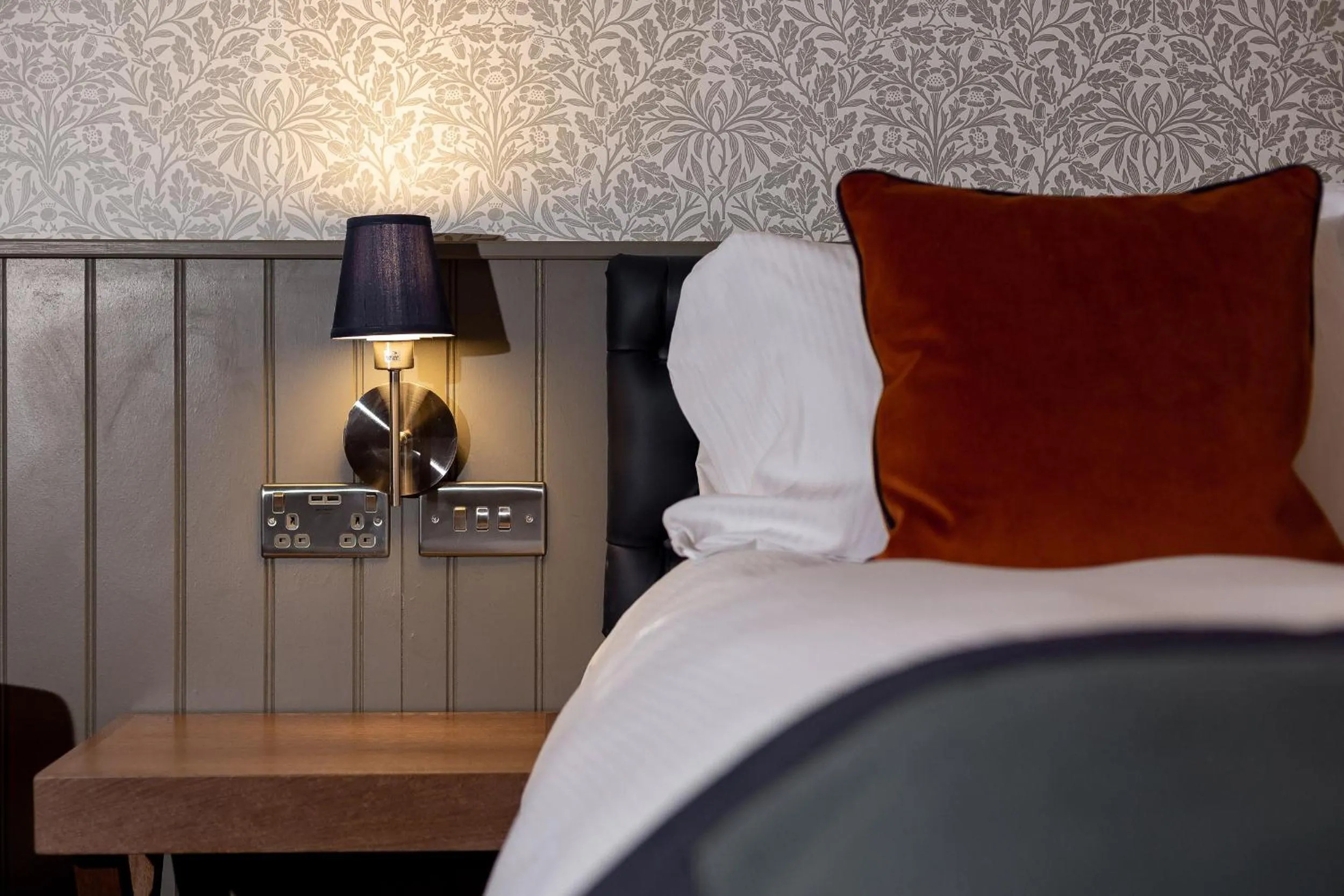 Bed in The Eaton Oak