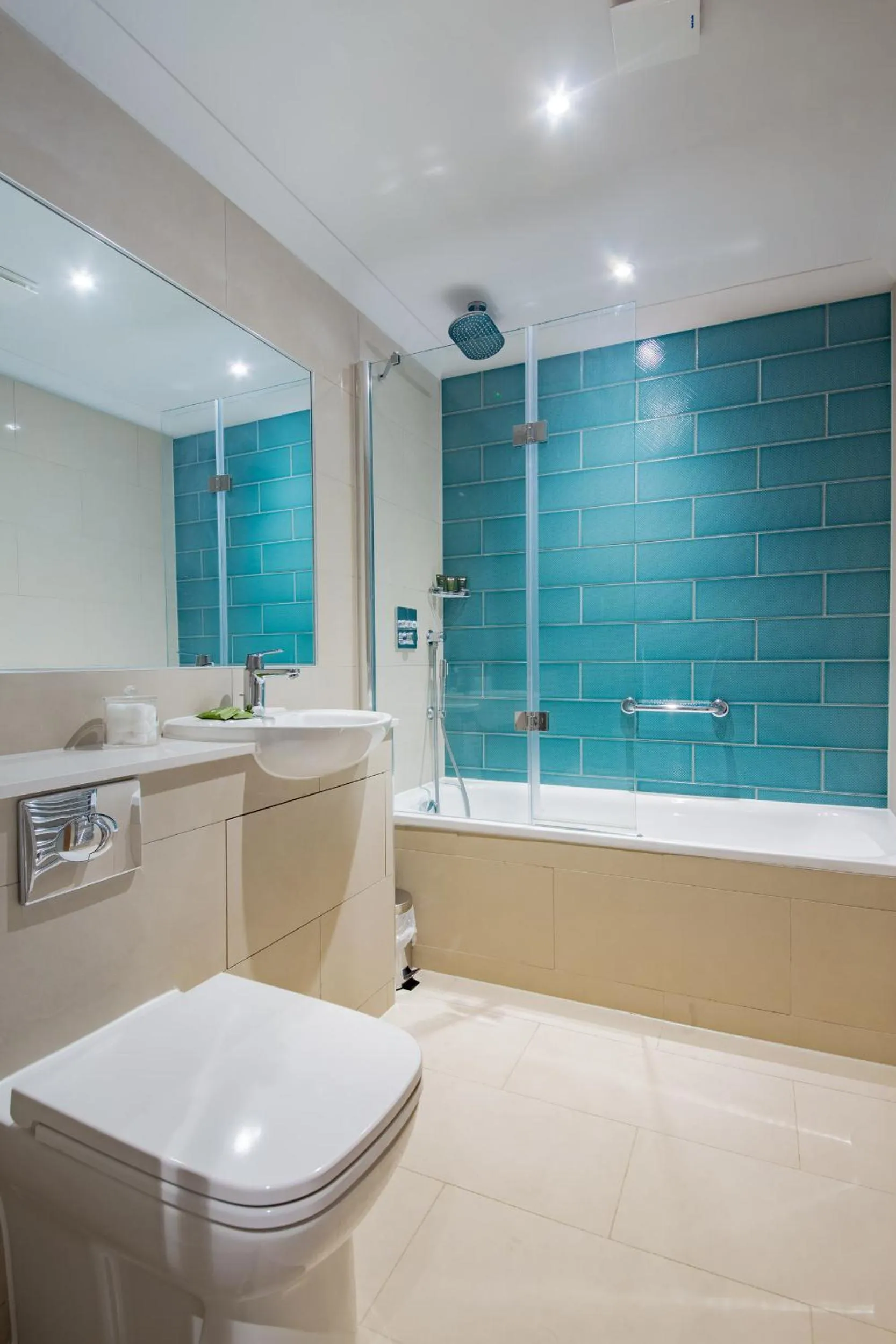 Bathroom in The Eaton Oak