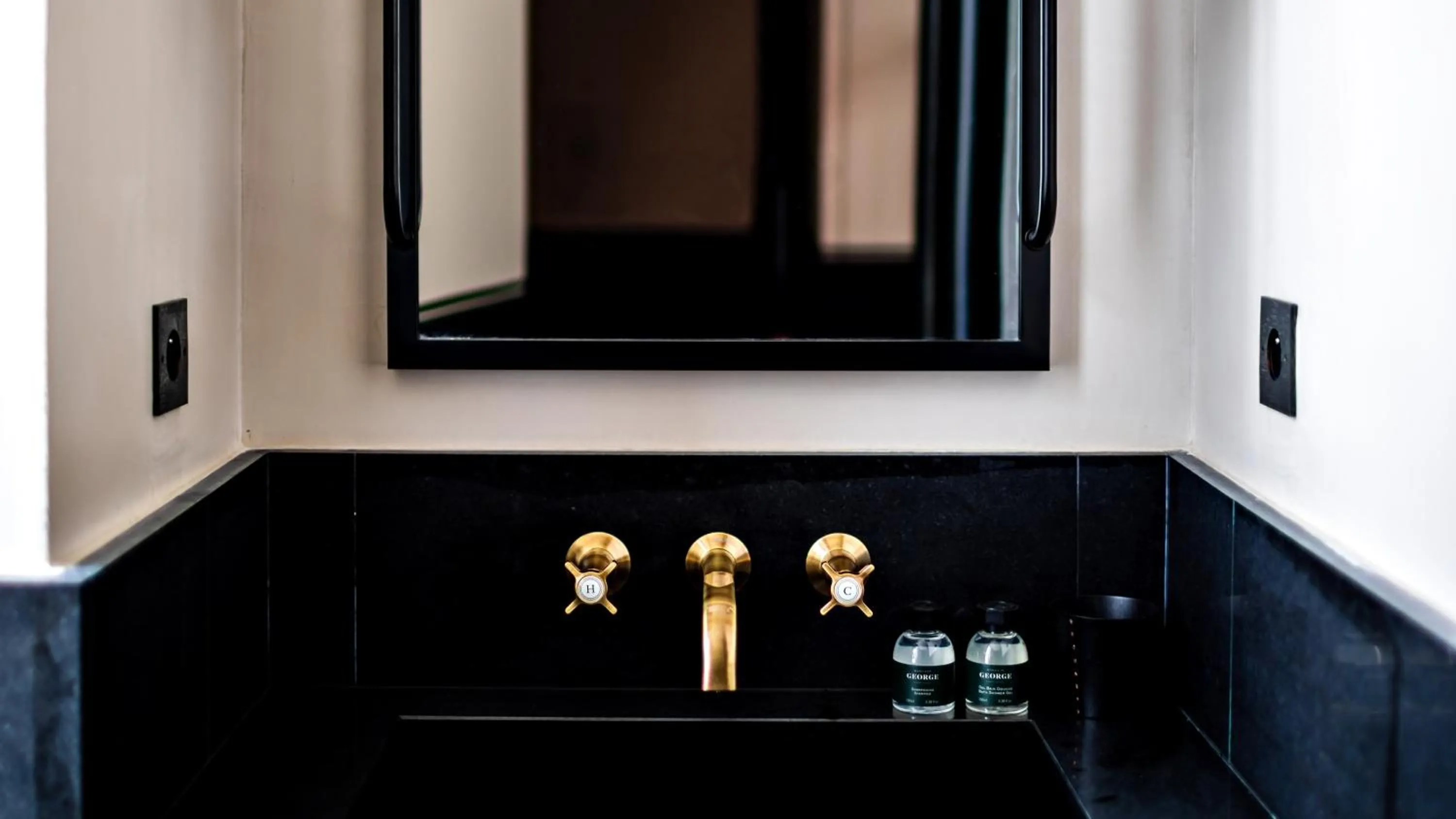 Bathroom in Monsieur George Hotel & Spa - Champs-Elysées