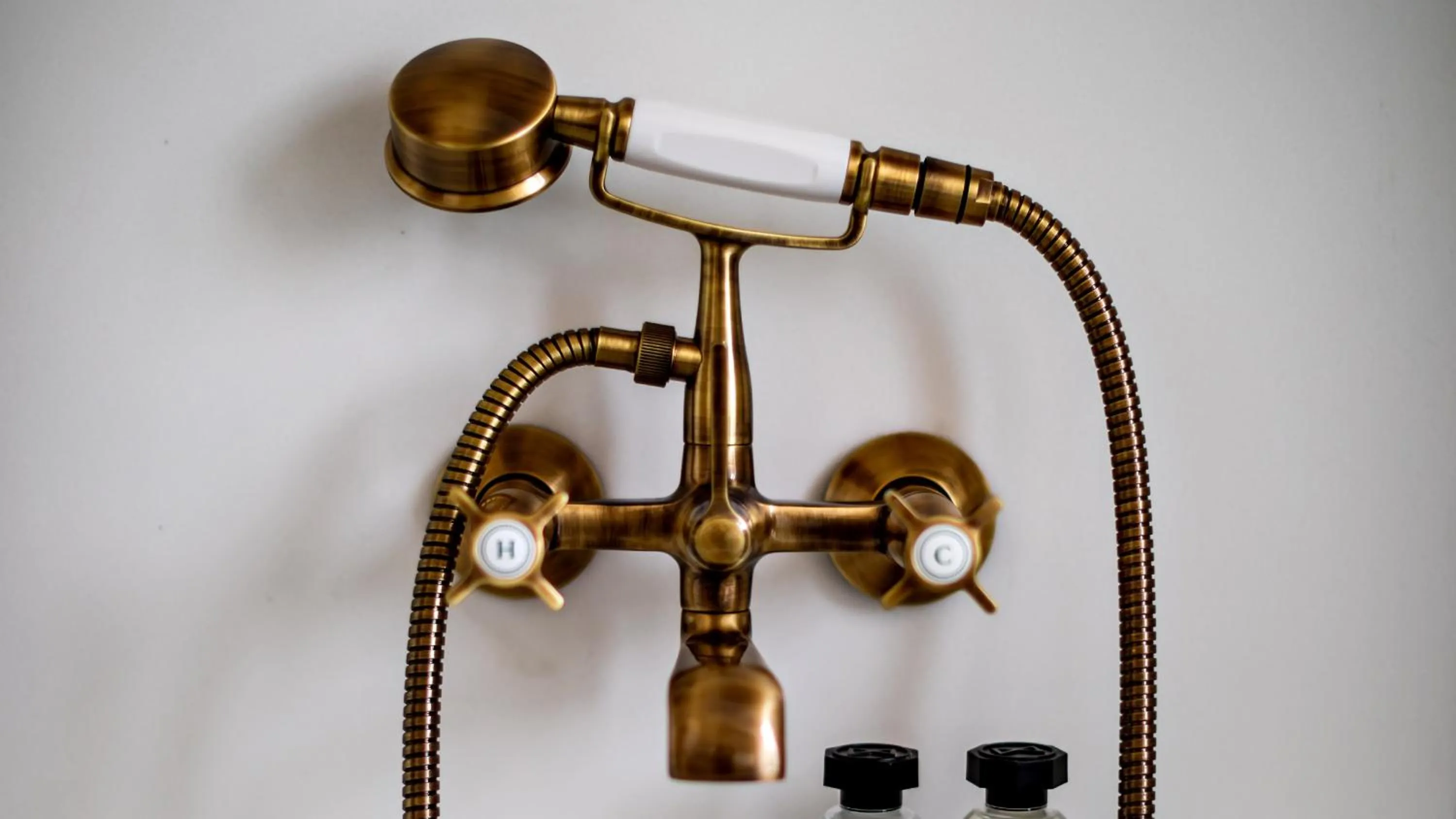 Shower in Monsieur George Hotel & Spa - Champs-Elysées