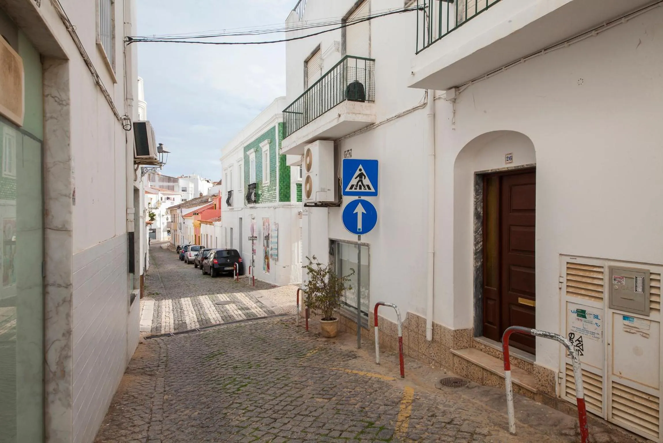 Facade/entrance in Casa Alferes in Downtown Lagos