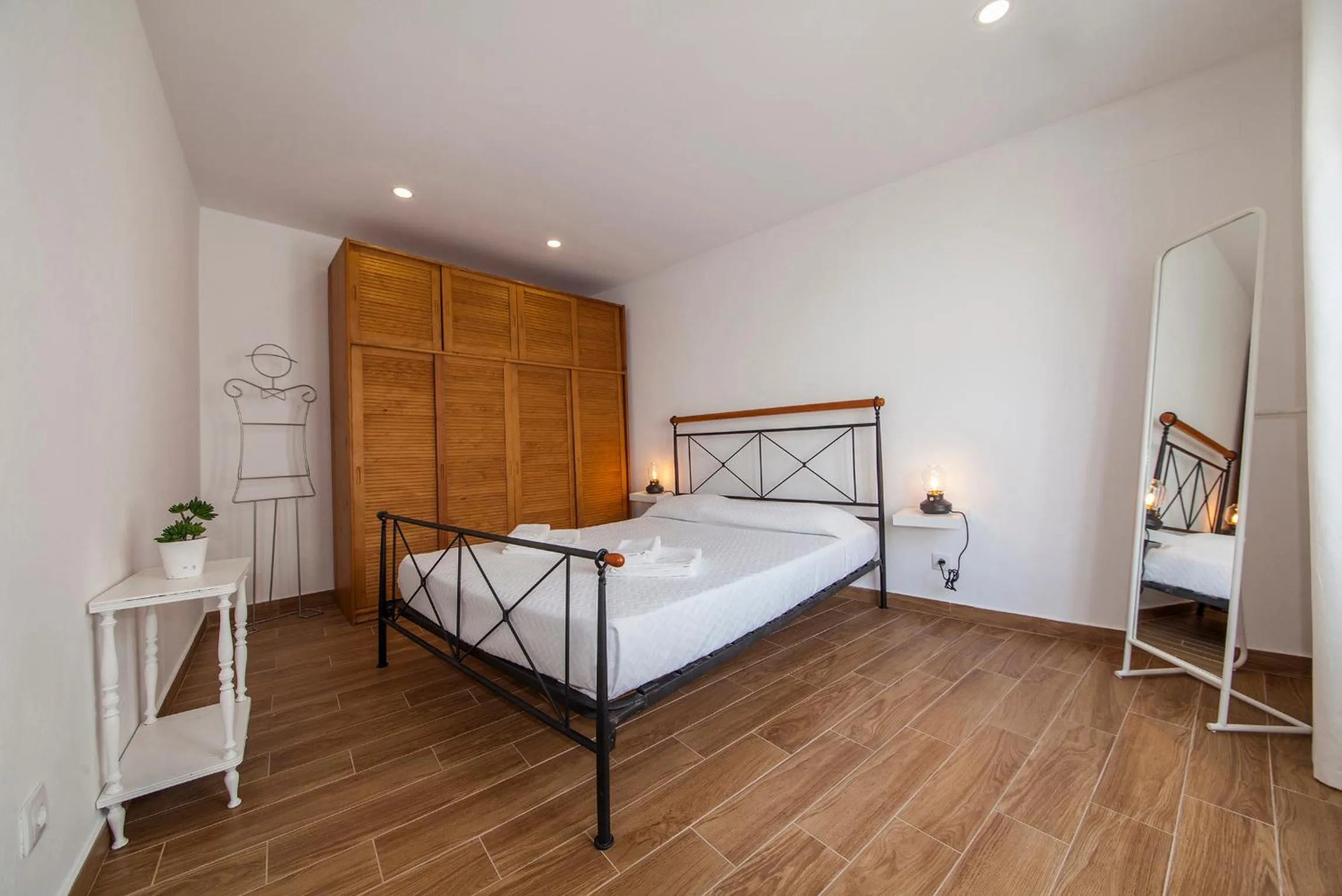 Bed in Casa Alferes in Downtown Lagos