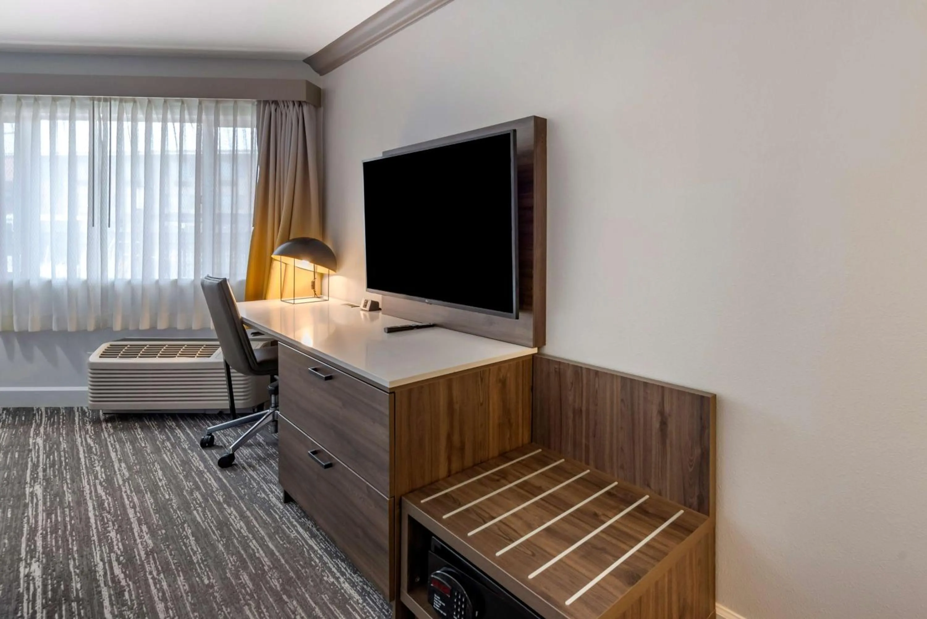 Photo of the whole room in Best Western Premier Denver East