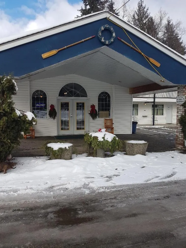 Anchor Riverfront Motel