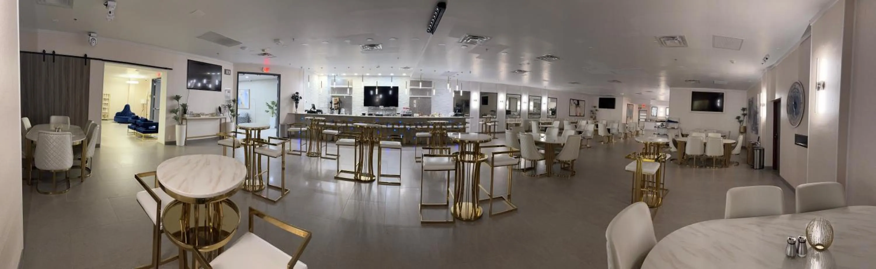 Restaurant/places to eat in Wyndham DFW Airport