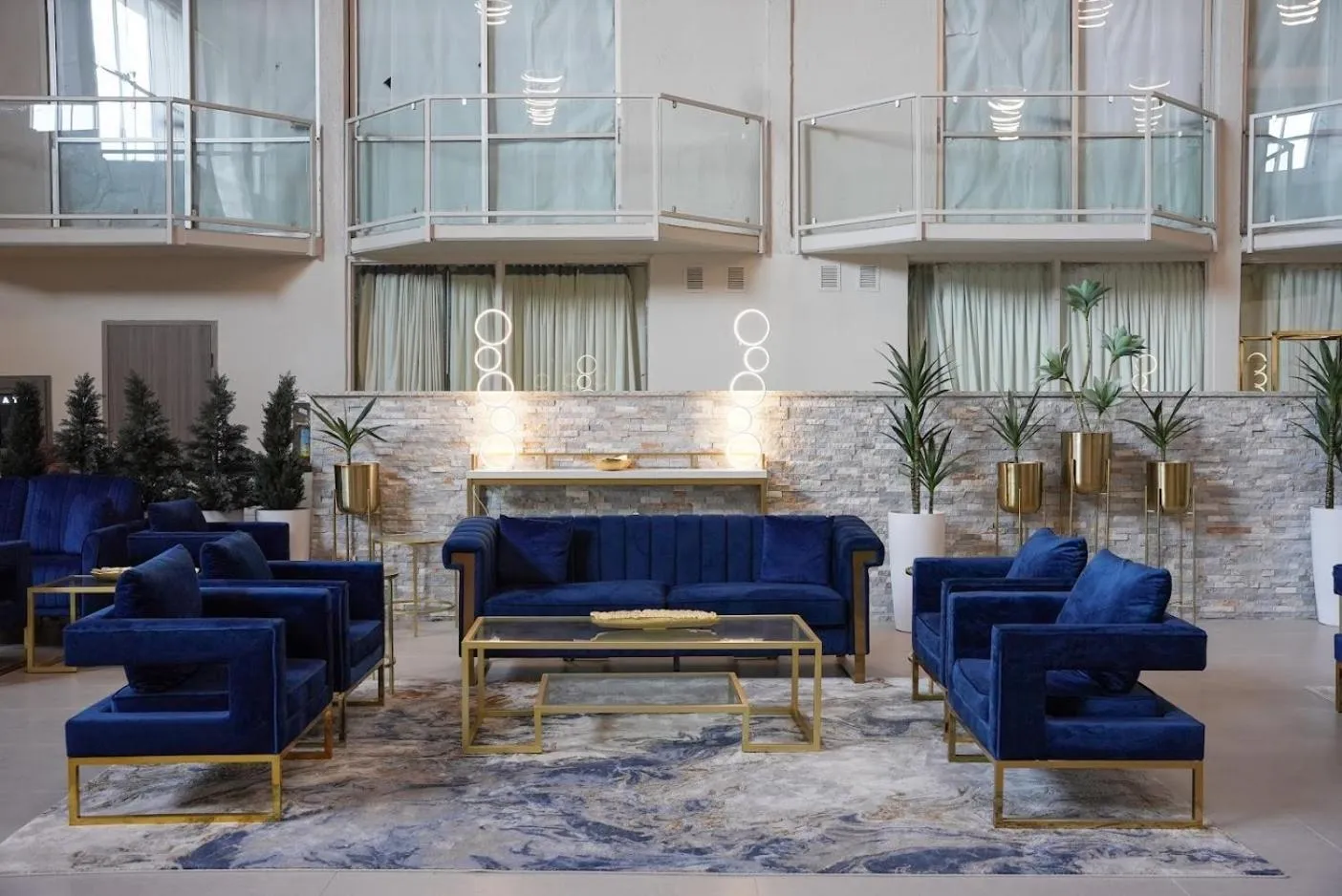 Living room in Wyndham DFW Airport