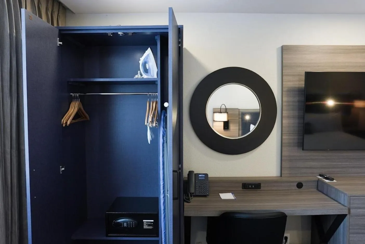 Bed in Wyndham DFW Airport