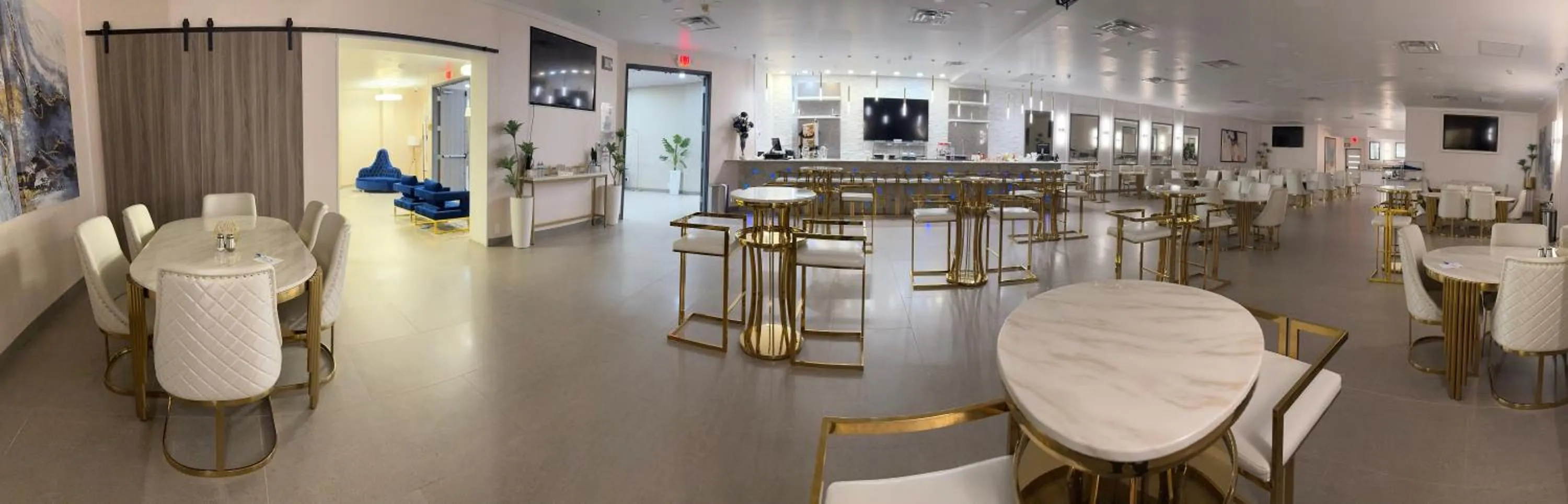 Restaurant/places to eat in Wyndham DFW Airport