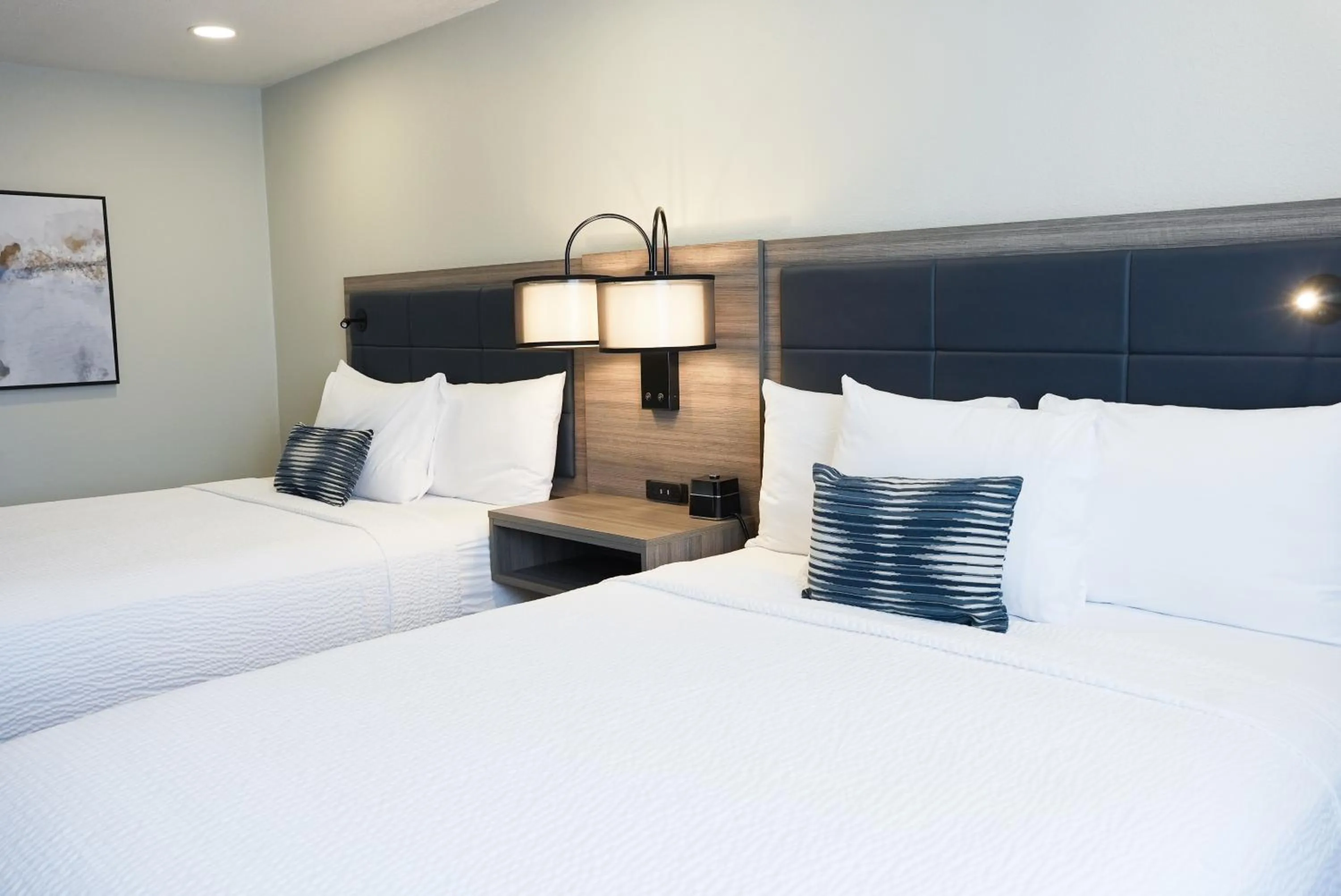 Bedroom, Bed in Wyndham DFW Airport