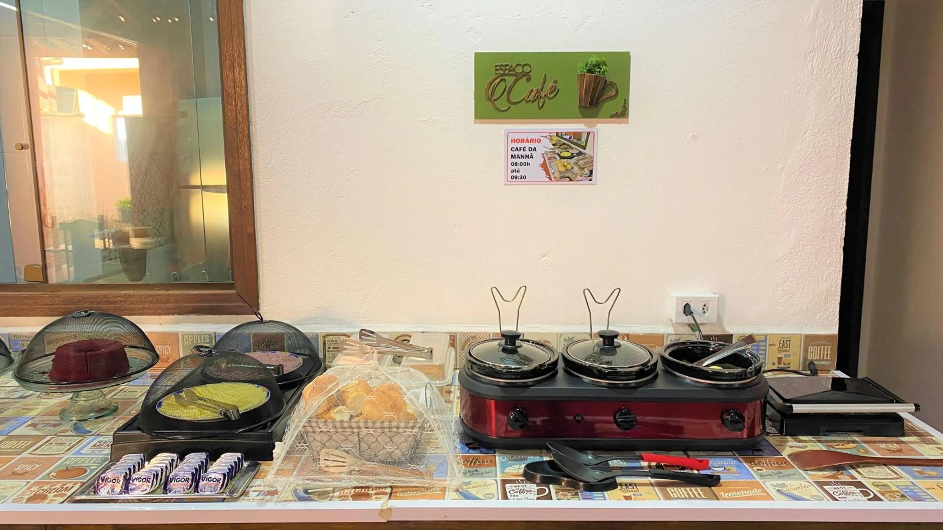 Buffet breakfast in Suíte Lázaro