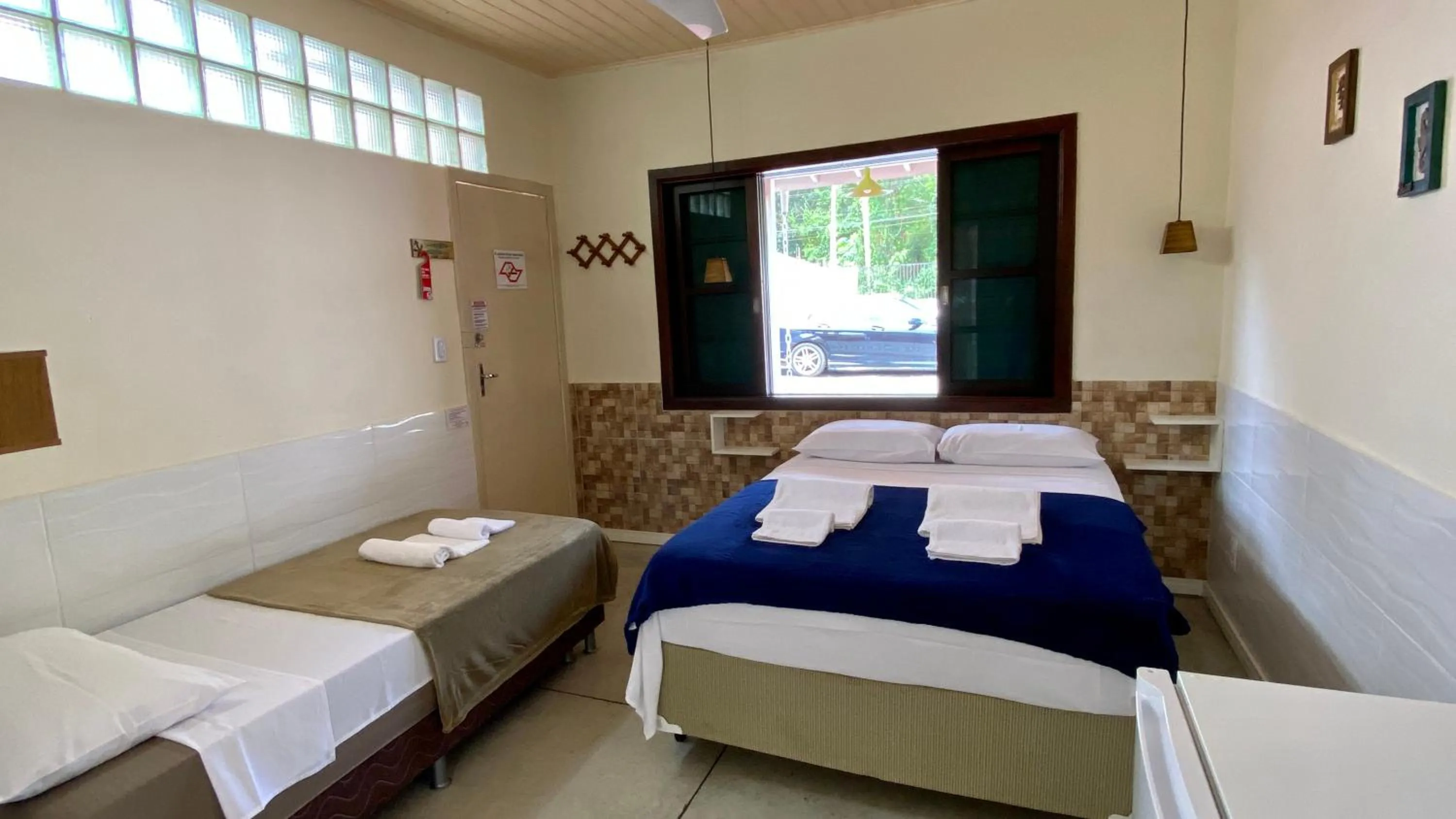 Photo of the whole room, Bed in Suíte Lázaro