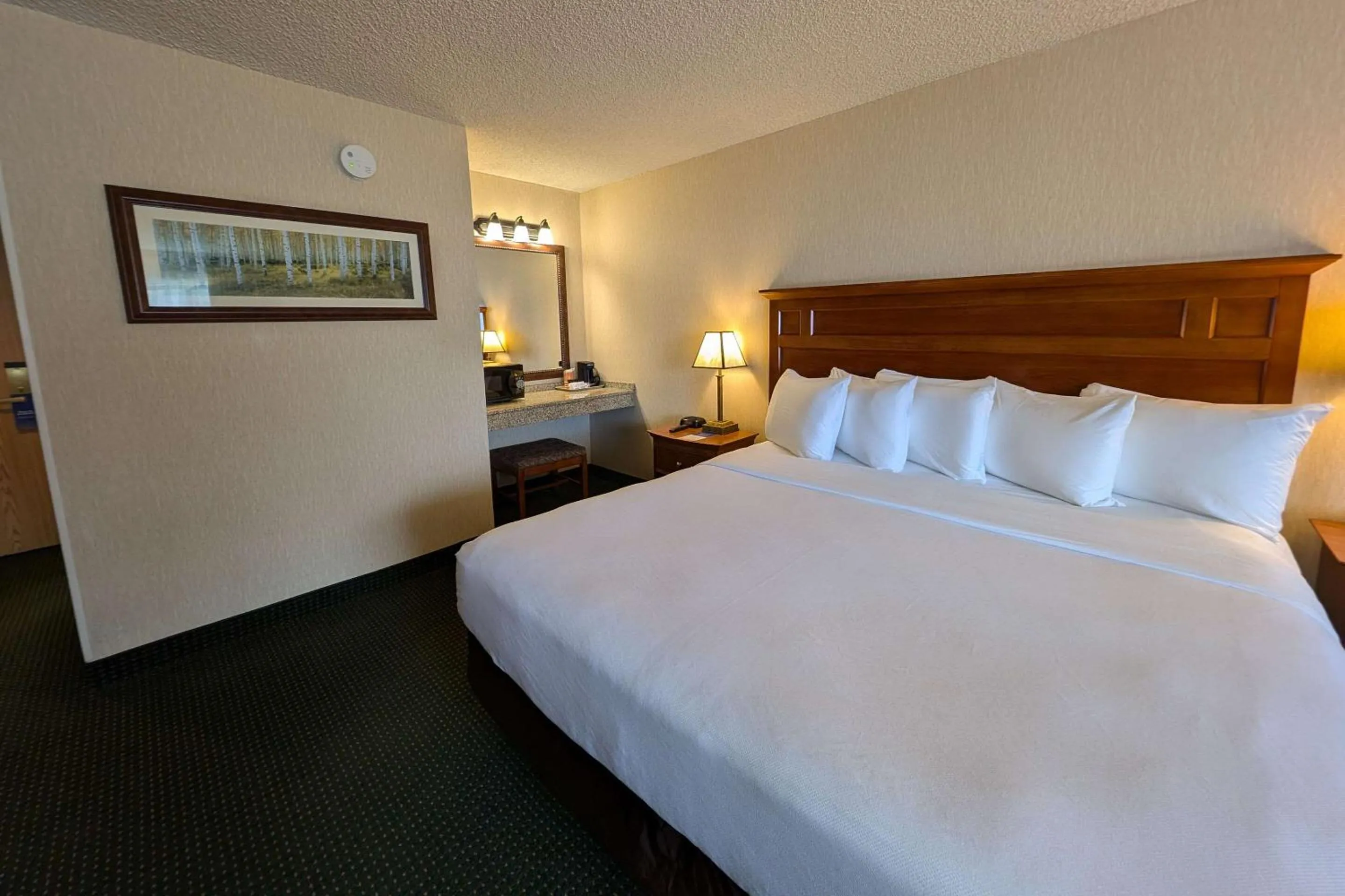 Bedroom, Bed in Comfort Inn Near Vail Beaver Creek