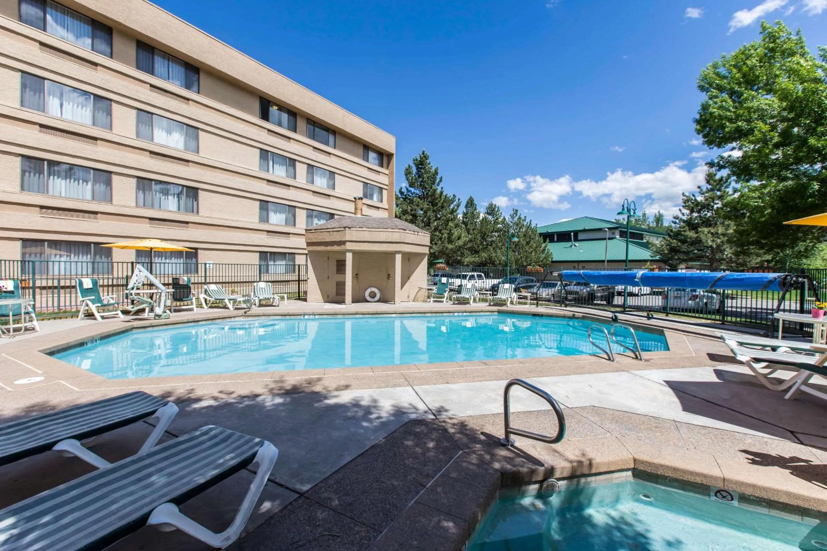Swimming pool in Comfort Inn Near Vail Beaver Creek