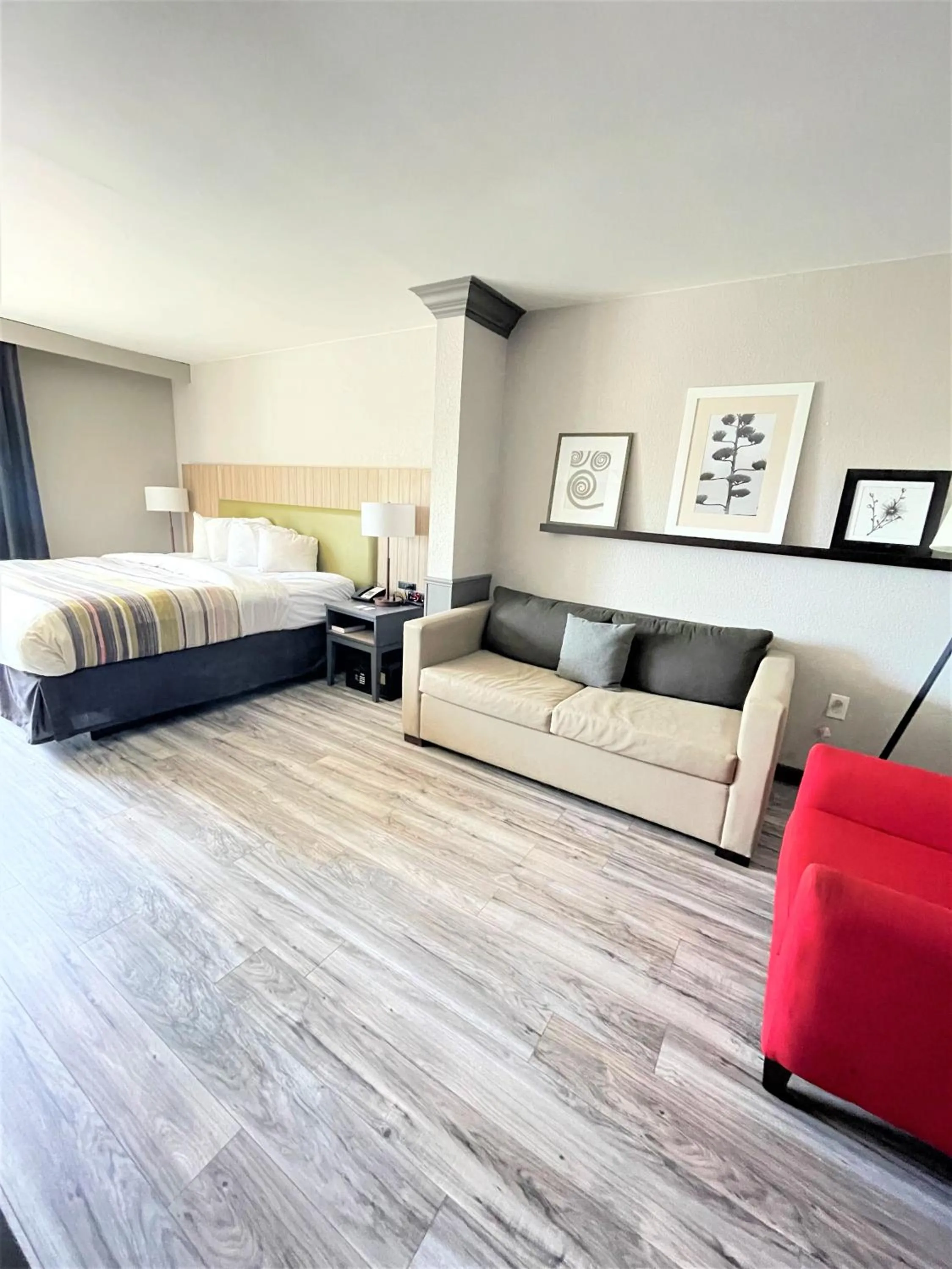 Bed in Country Inn & Suites by Radisson, Greenville, NC