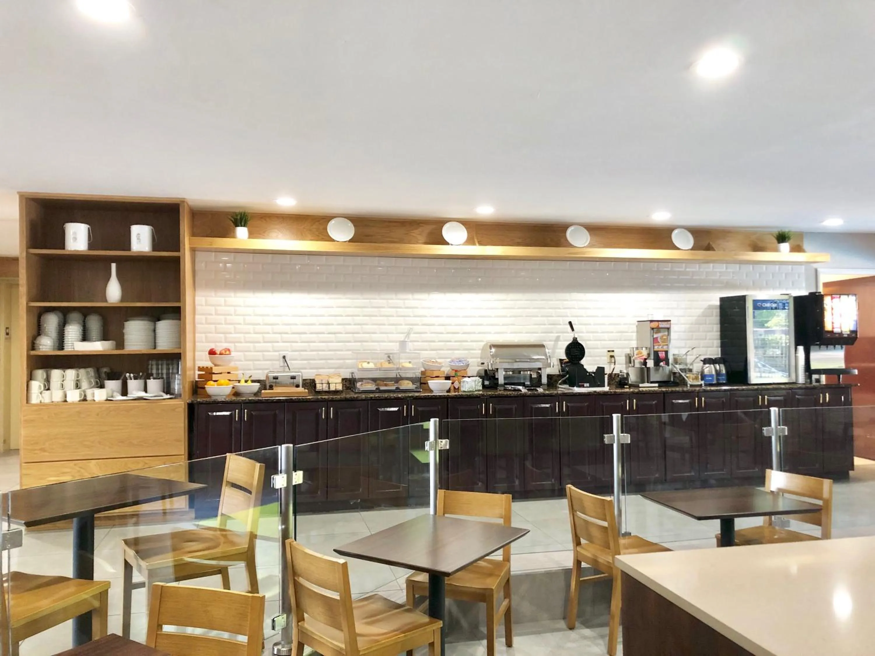 Restaurant/places to eat in Country Inn & Suites by Radisson, Greenville, NC