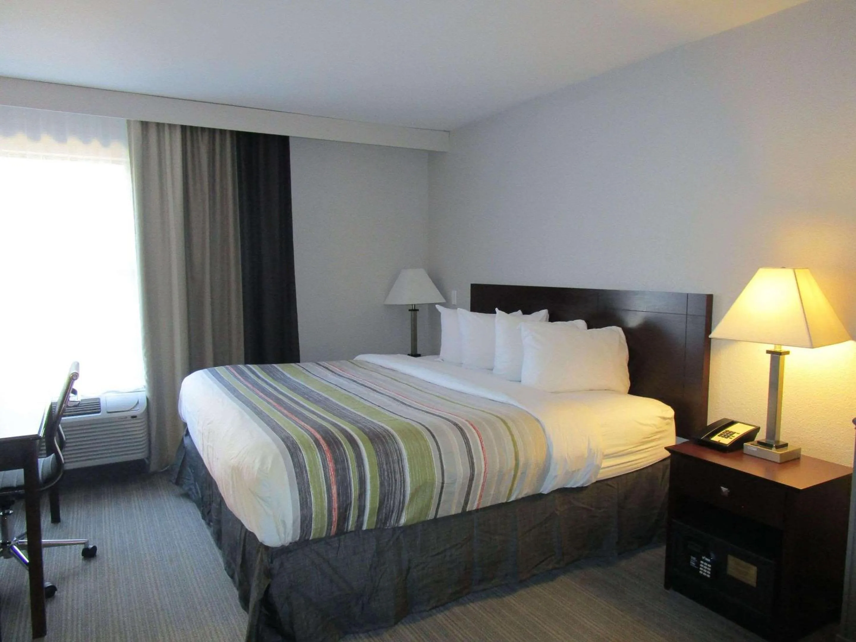 Bedroom, Bed in Country Inn & Suites by Radisson, Greenville, NC