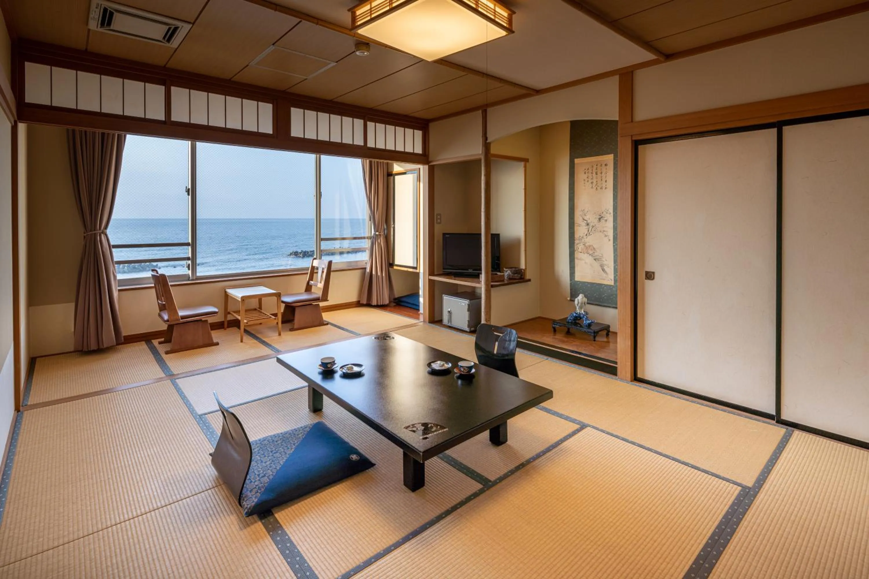 Photo of the whole room in Ikkyu -Seaside Hotel-