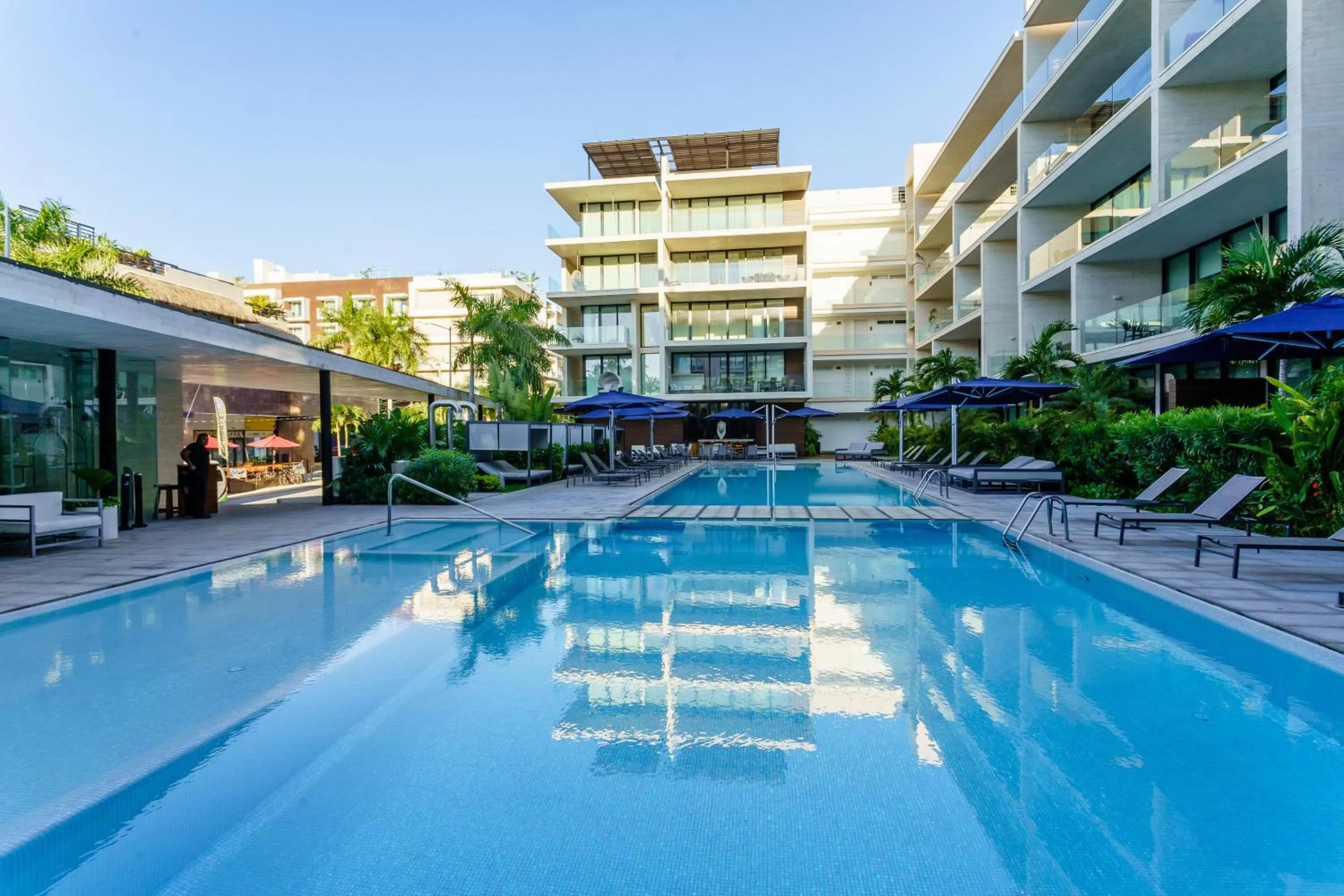 Swimming pool in Oceana by ABNA