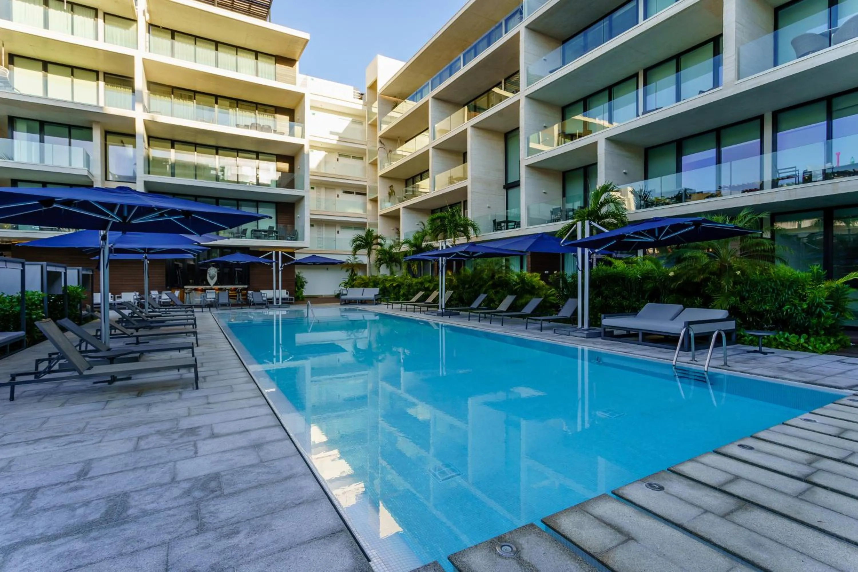 Swimming pool in Oceana by ABNA