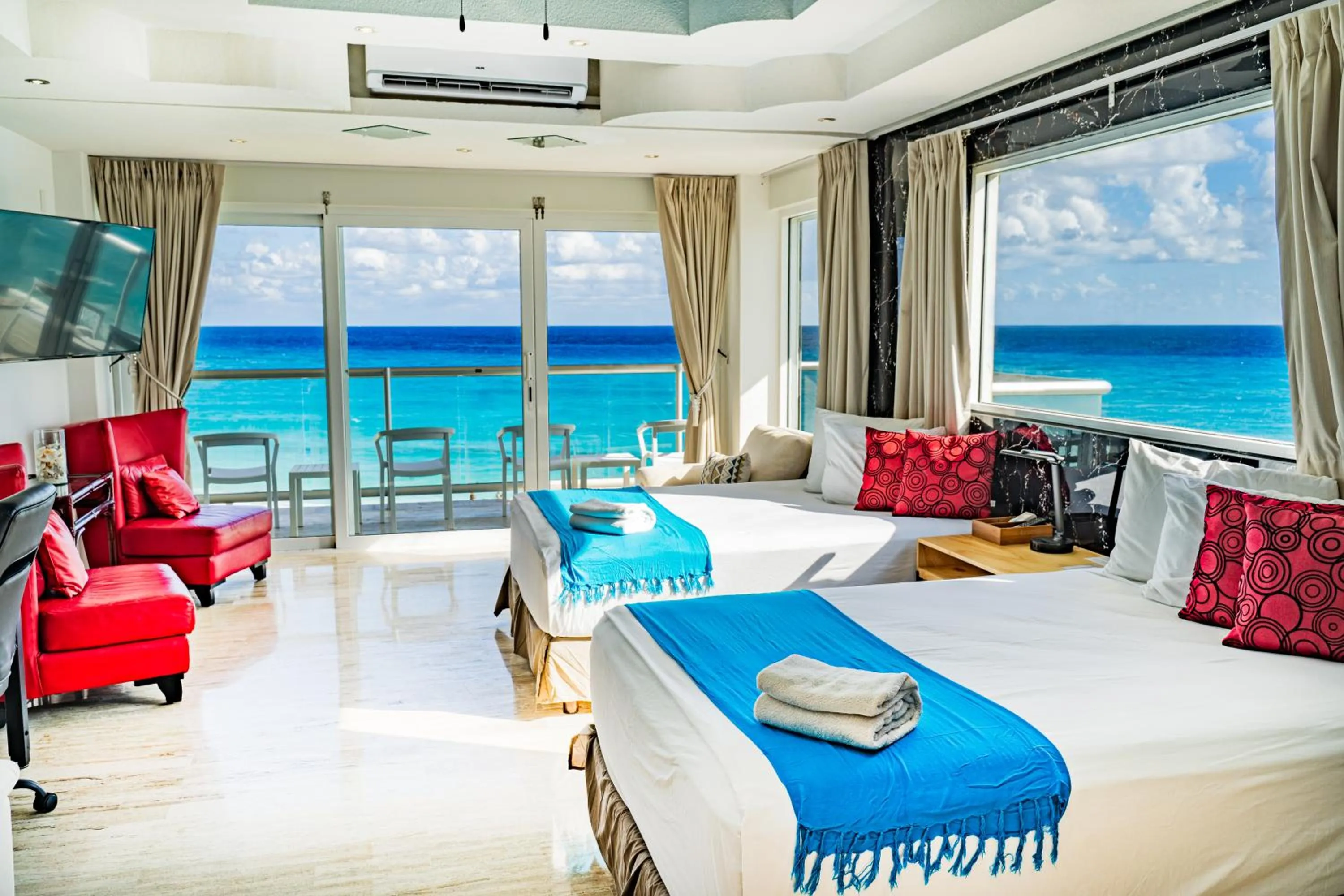 Bed in Paradise Beachfront & Nightlife Heart