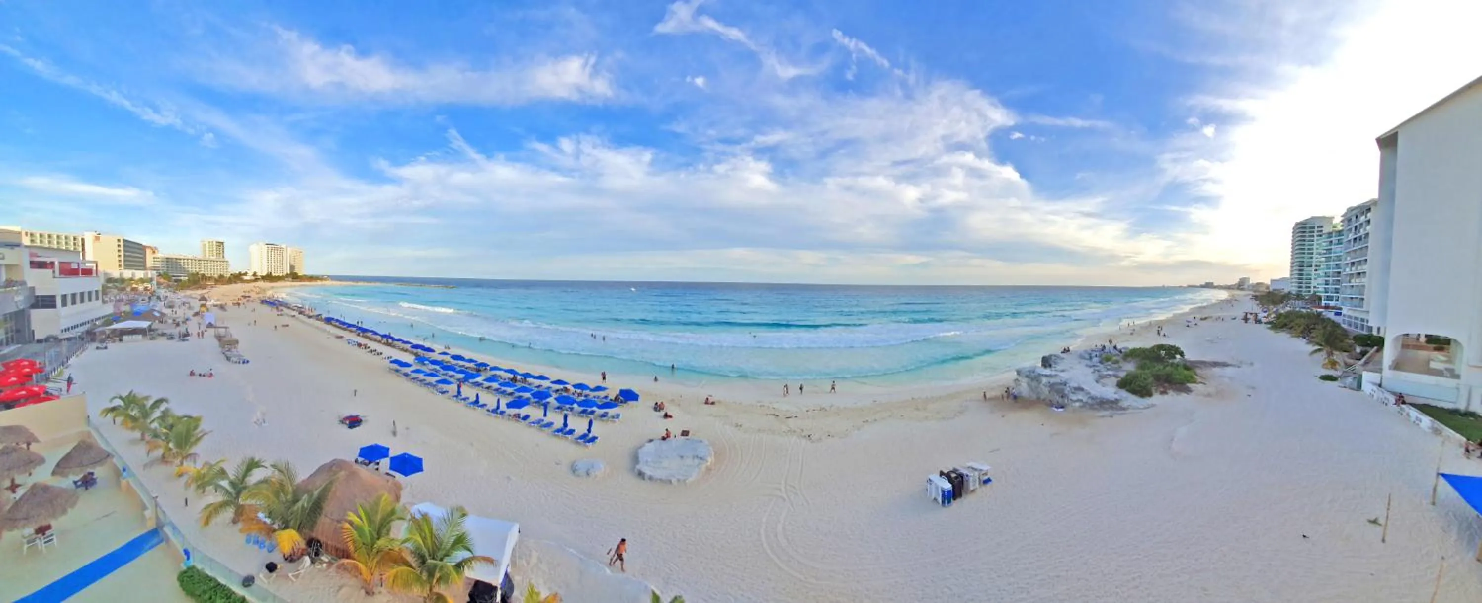 Day in Paradise Beachfront & Nightlife Heart