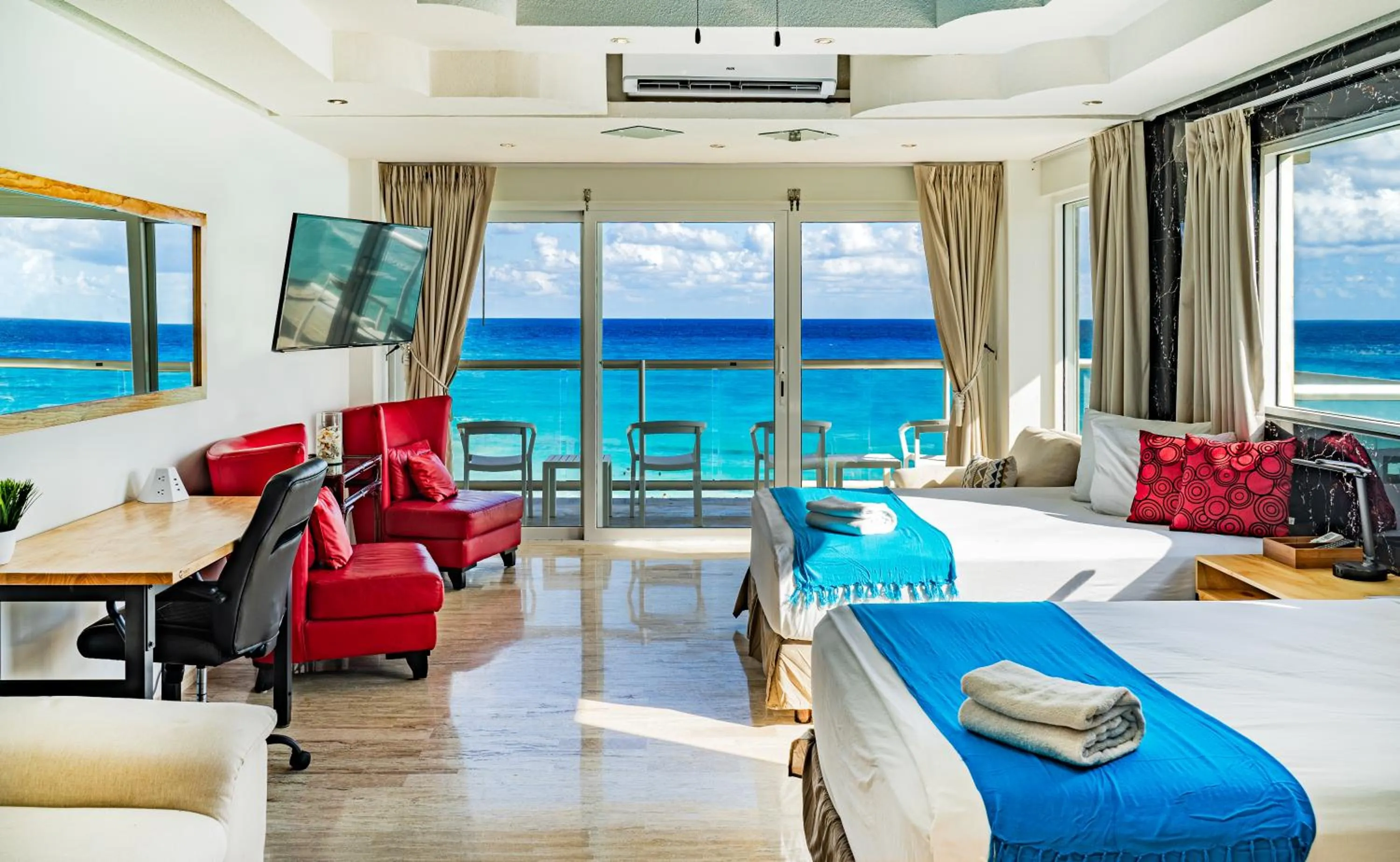 Bed in Paradise Beachfront & Nightlife Heart