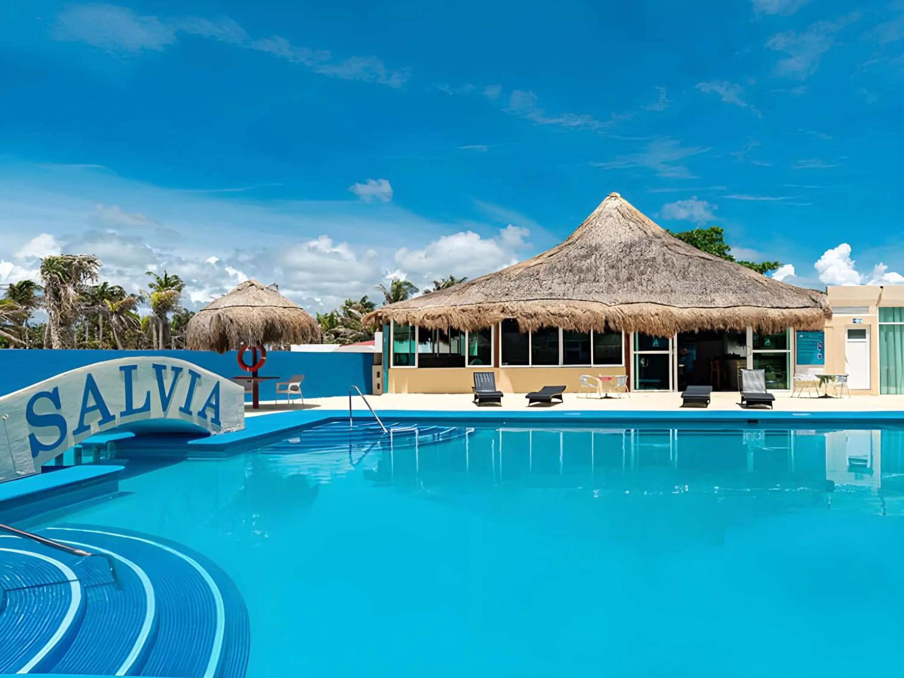 Restaurant/places to eat in Paradise Beachfront & Nightlife Heart