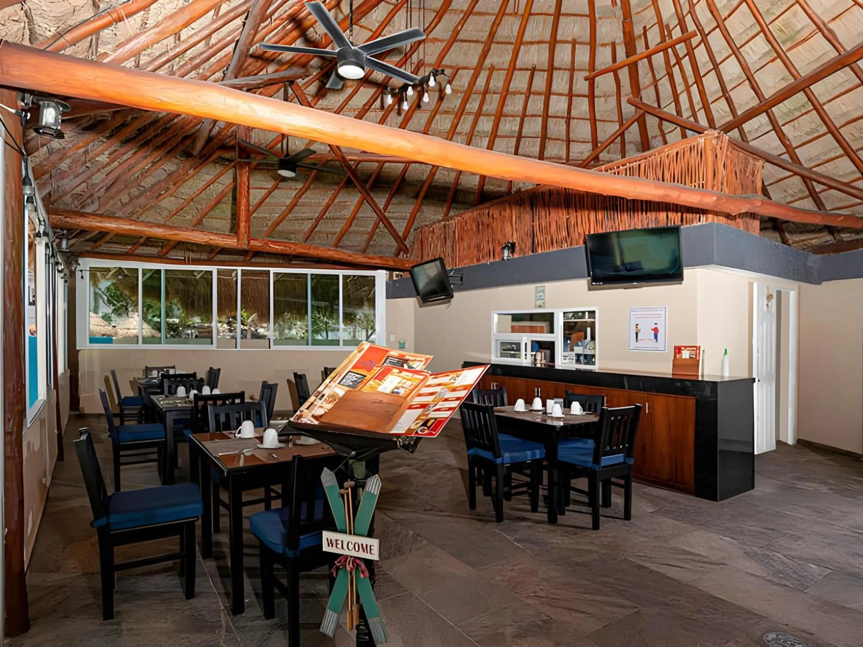 Restaurant/places to eat in Paradise Beachfront & Nightlife Heart