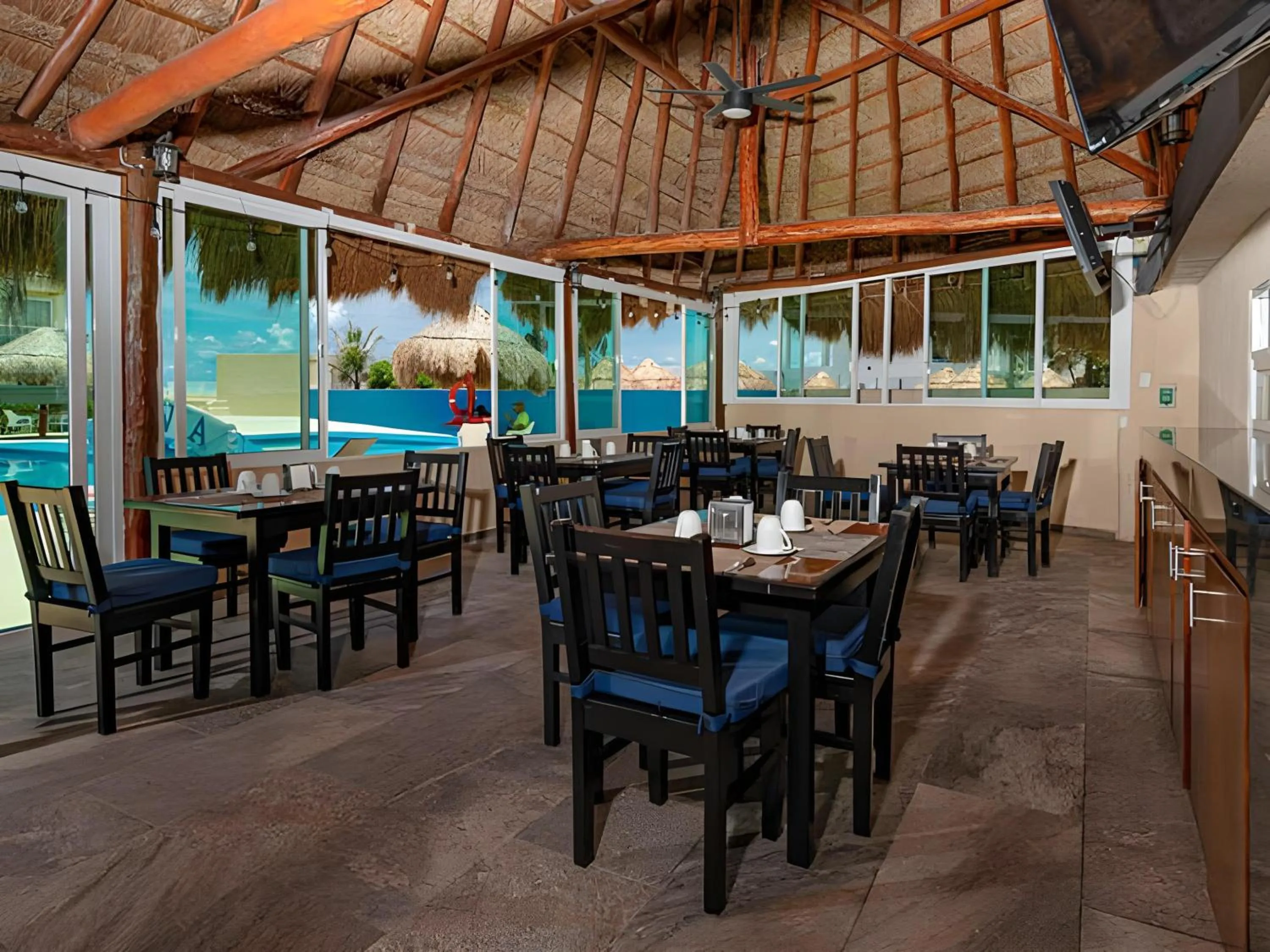 Restaurant/places to eat in Paradise Beachfront & Nightlife Heart