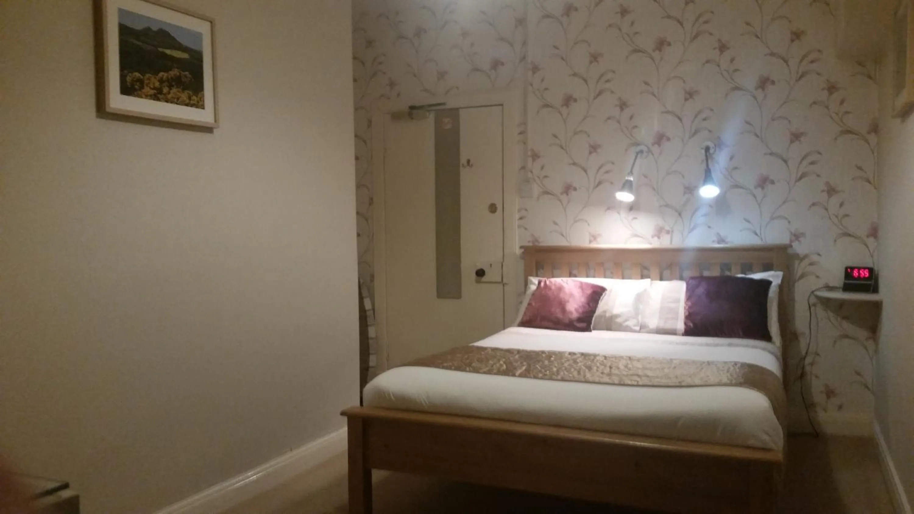 Bed in Broomfield House Bed and Breakfast