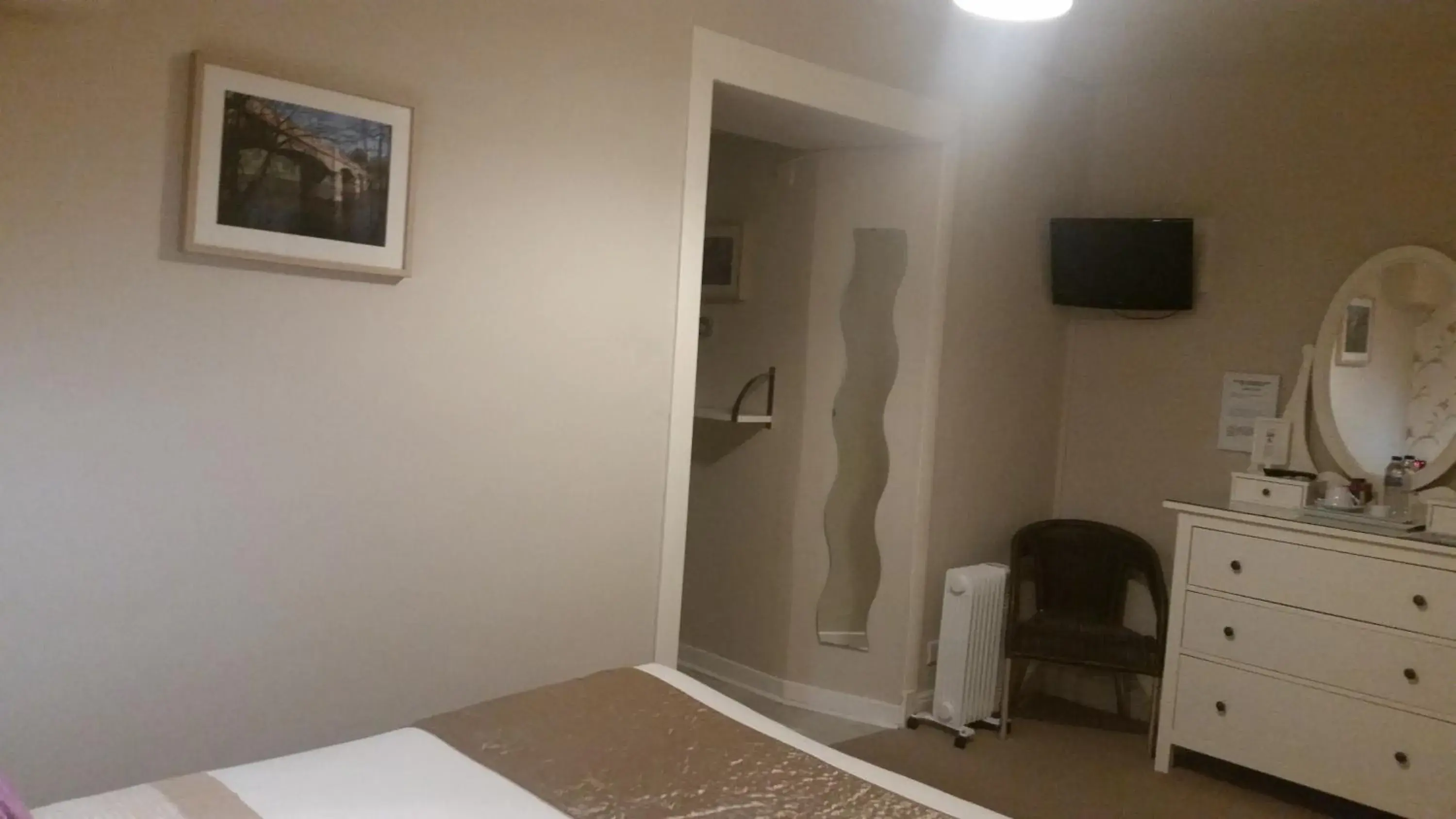 Double Room with Private Bathroom - single occupancy in Broomfield House Bed and Breakfast Double Room with Private Bathroom - single occupancy in Broomfield House Bed and Breakfast