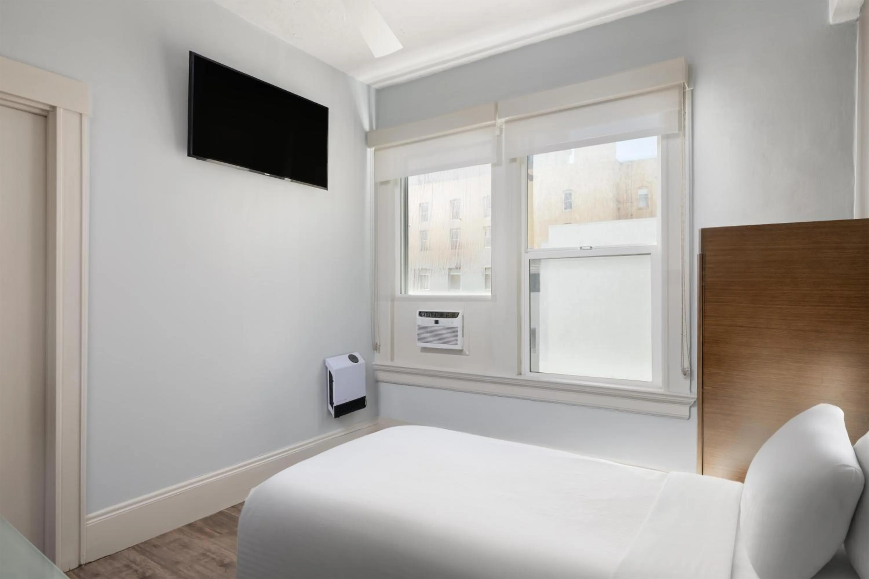 Bedroom, Bed in Cartwright Hotel Union Square - BW Premier Collection