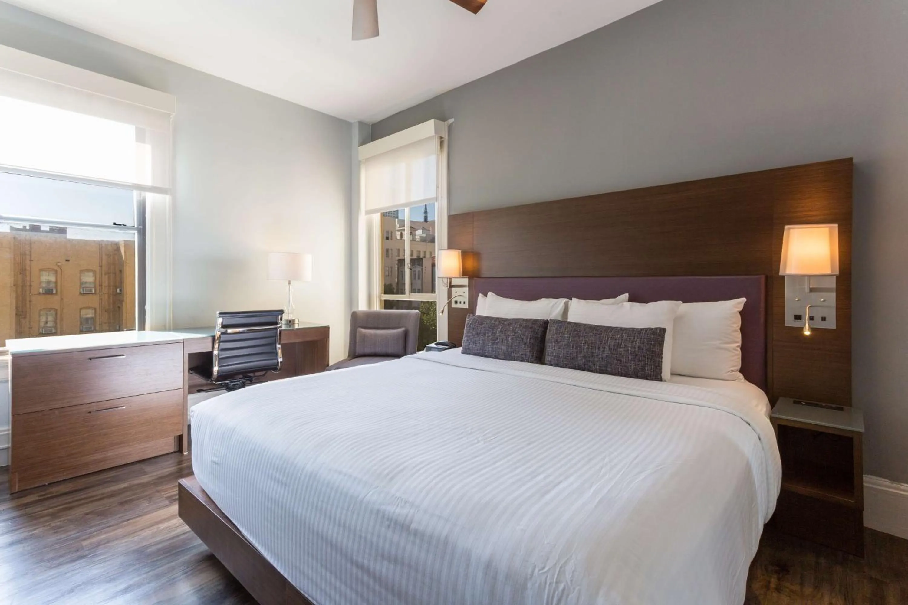 Photo of the whole room, Bed in Cartwright Hotel Union Square - BW Premier Collection