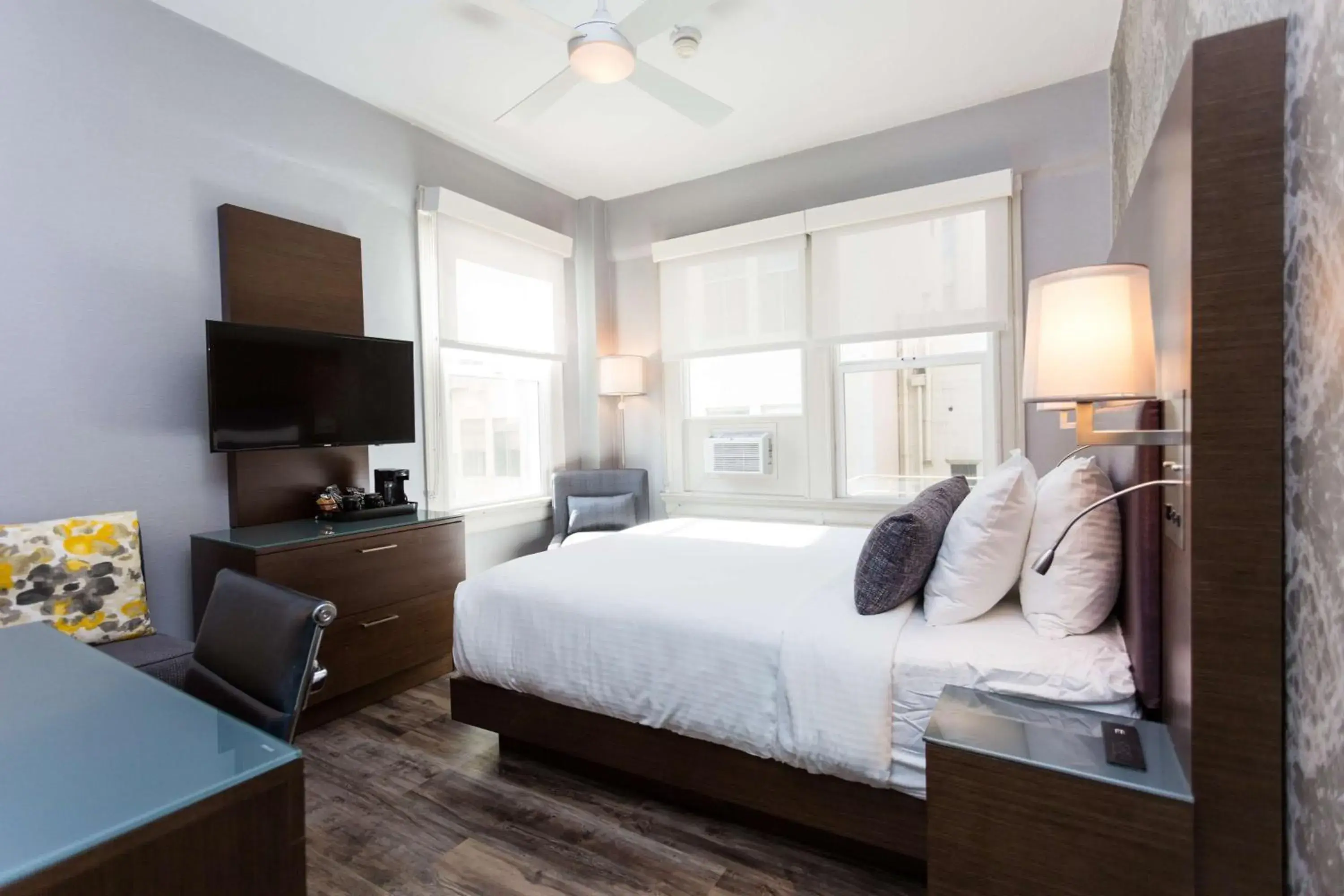 Deluxe Queen Room in Cartwright Hotel Union Square - BW Premier Collection Deluxe Queen Room in Cartwright Hotel Union Square - BW Premier Collection