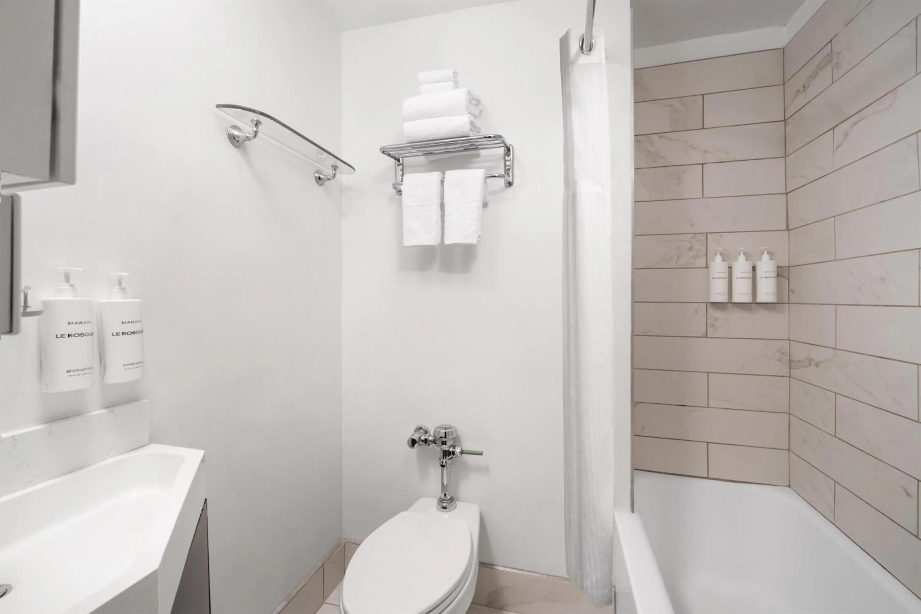 Bathroom in Cartwright Hotel Union Square - BW Premier Collection