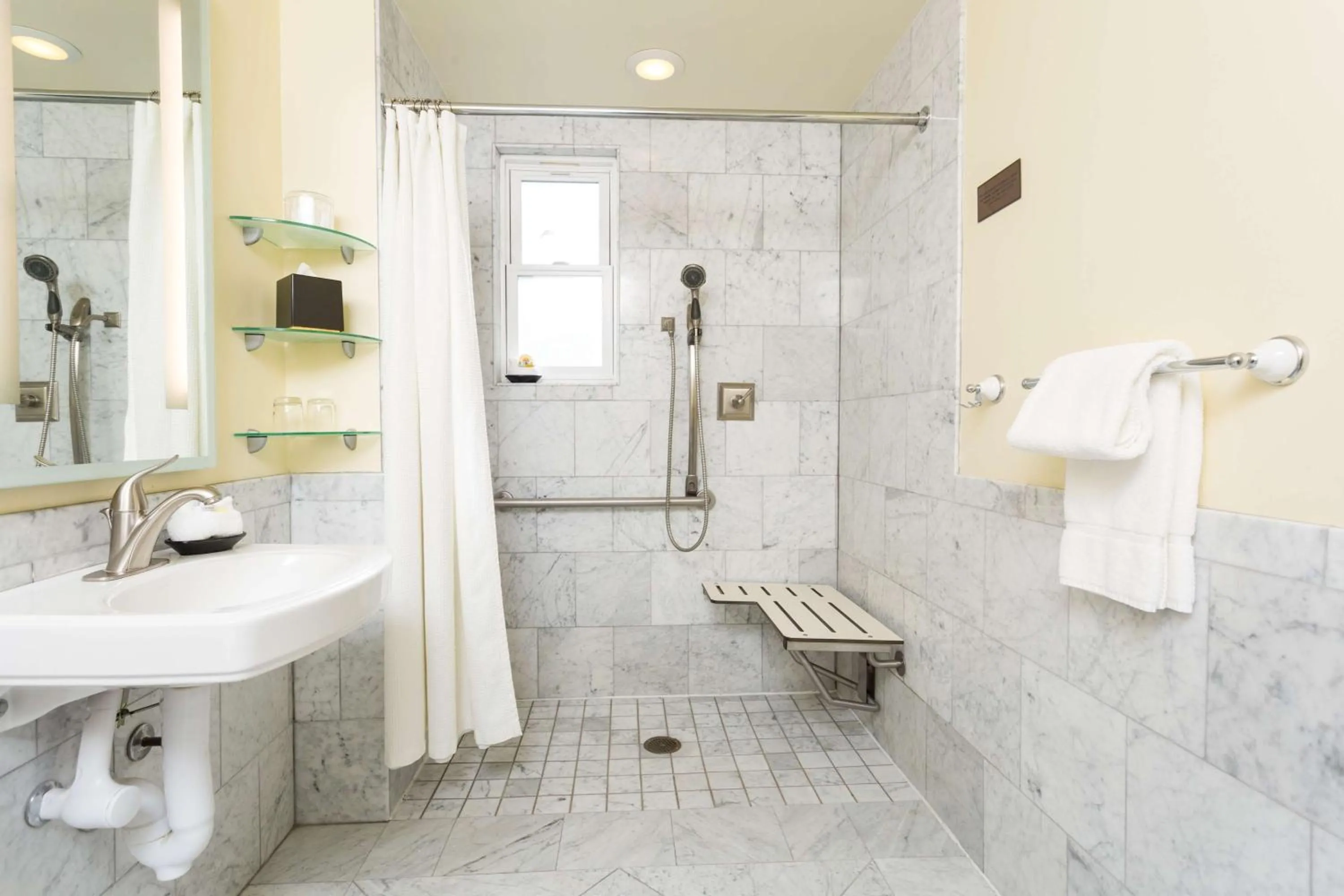 Bathroom in Cartwright Hotel Union Square - BW Premier Collection