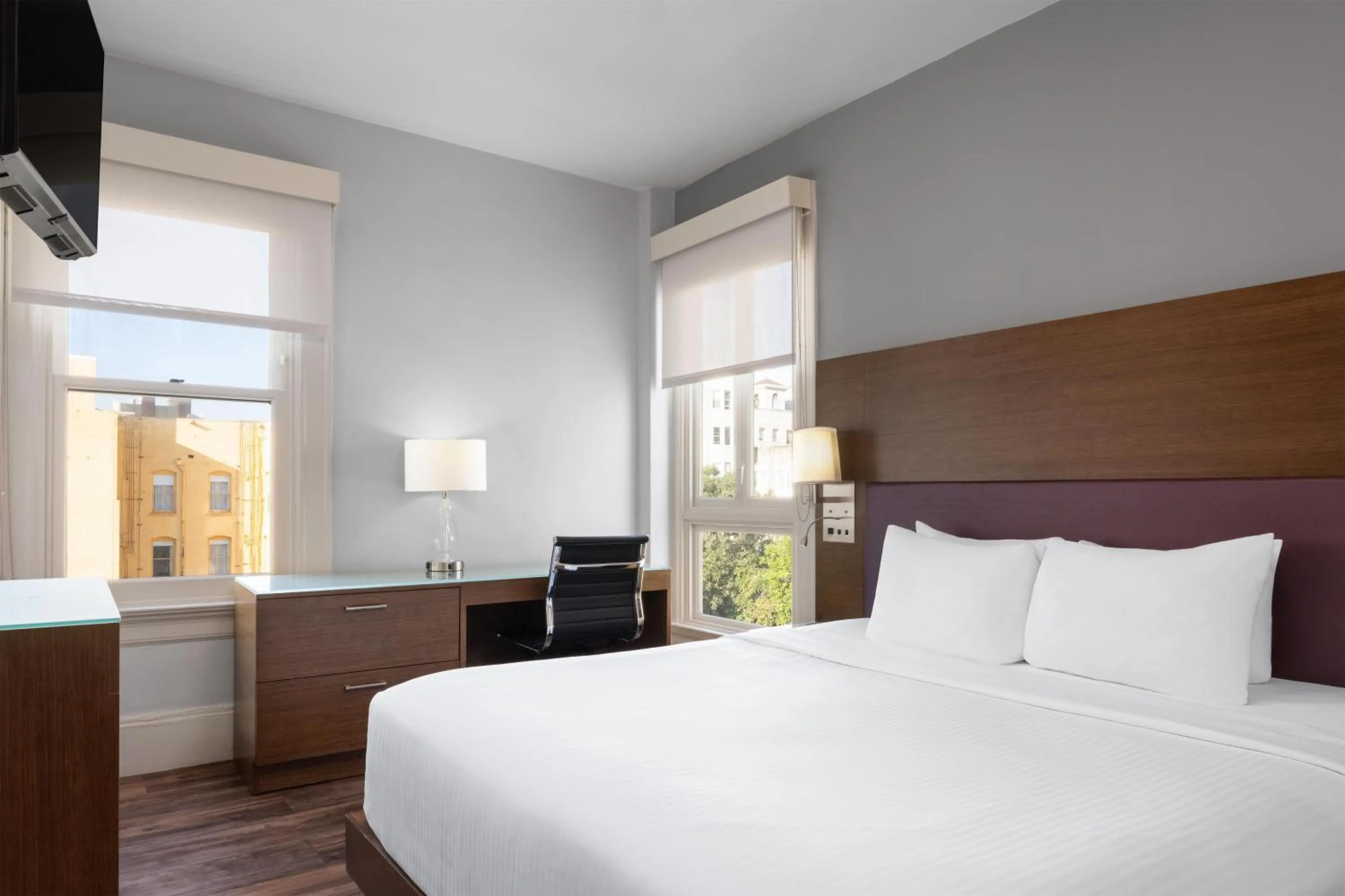 Bedroom, Bed in Cartwright Hotel Union Square - BW Premier Collection