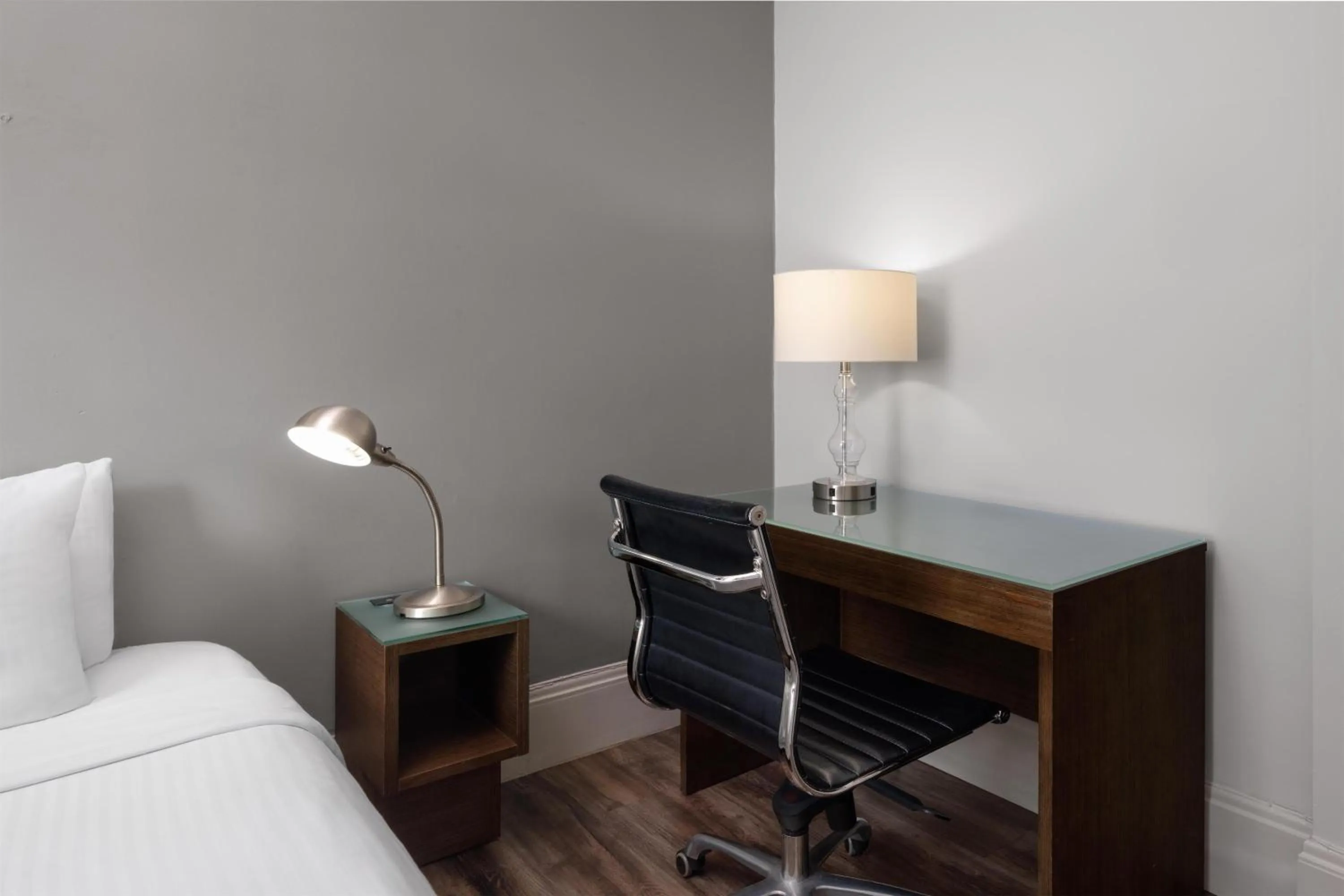 Bedroom, Bed in Cartwright Hotel Union Square - BW Premier Collection